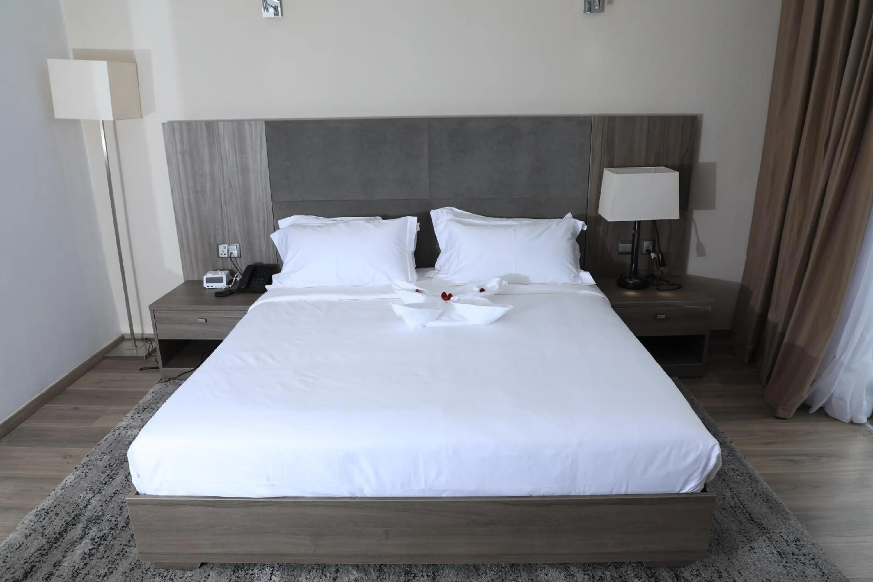 Bed in TH BonRoyal Hotel