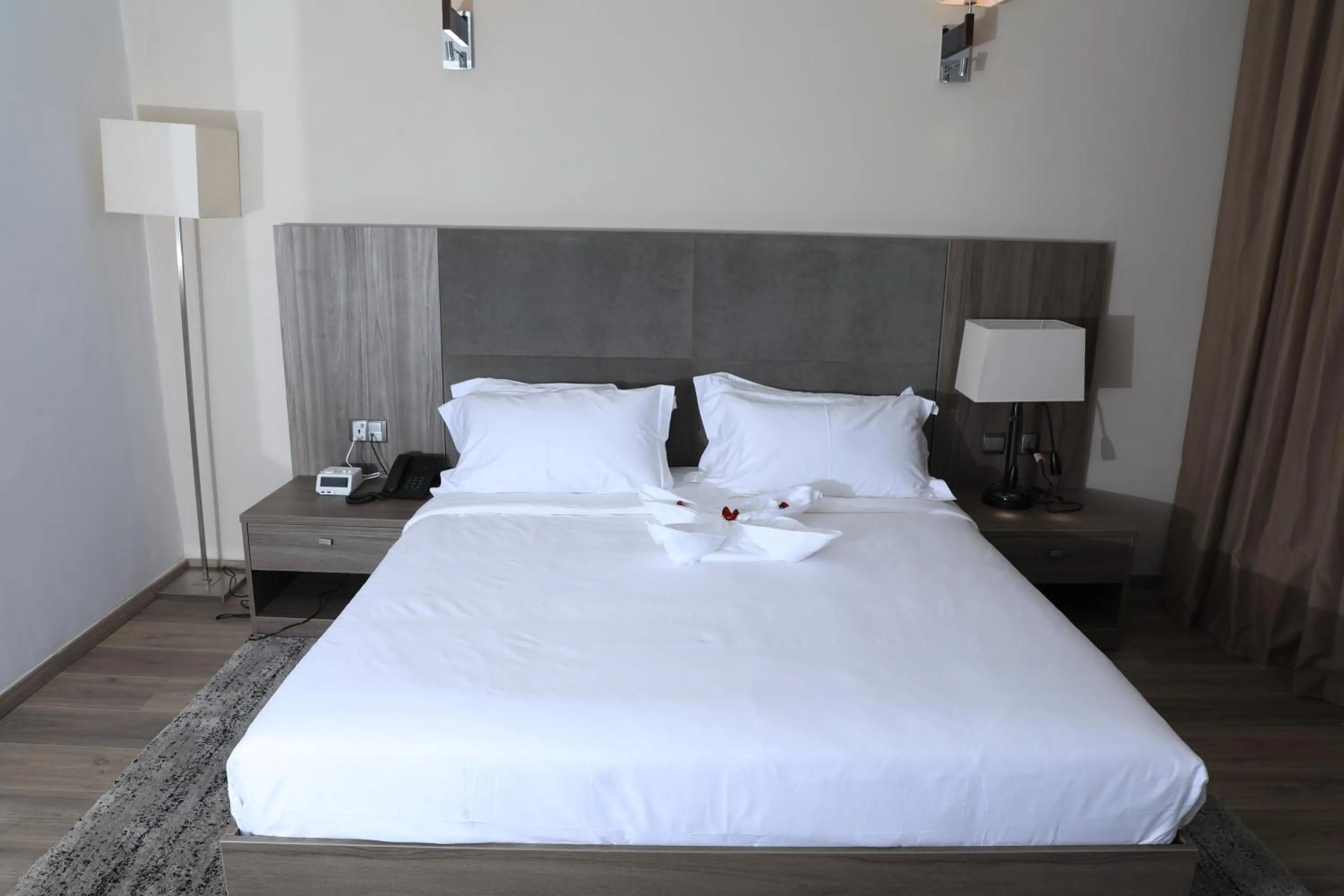 Bed in TH BonRoyal Hotel