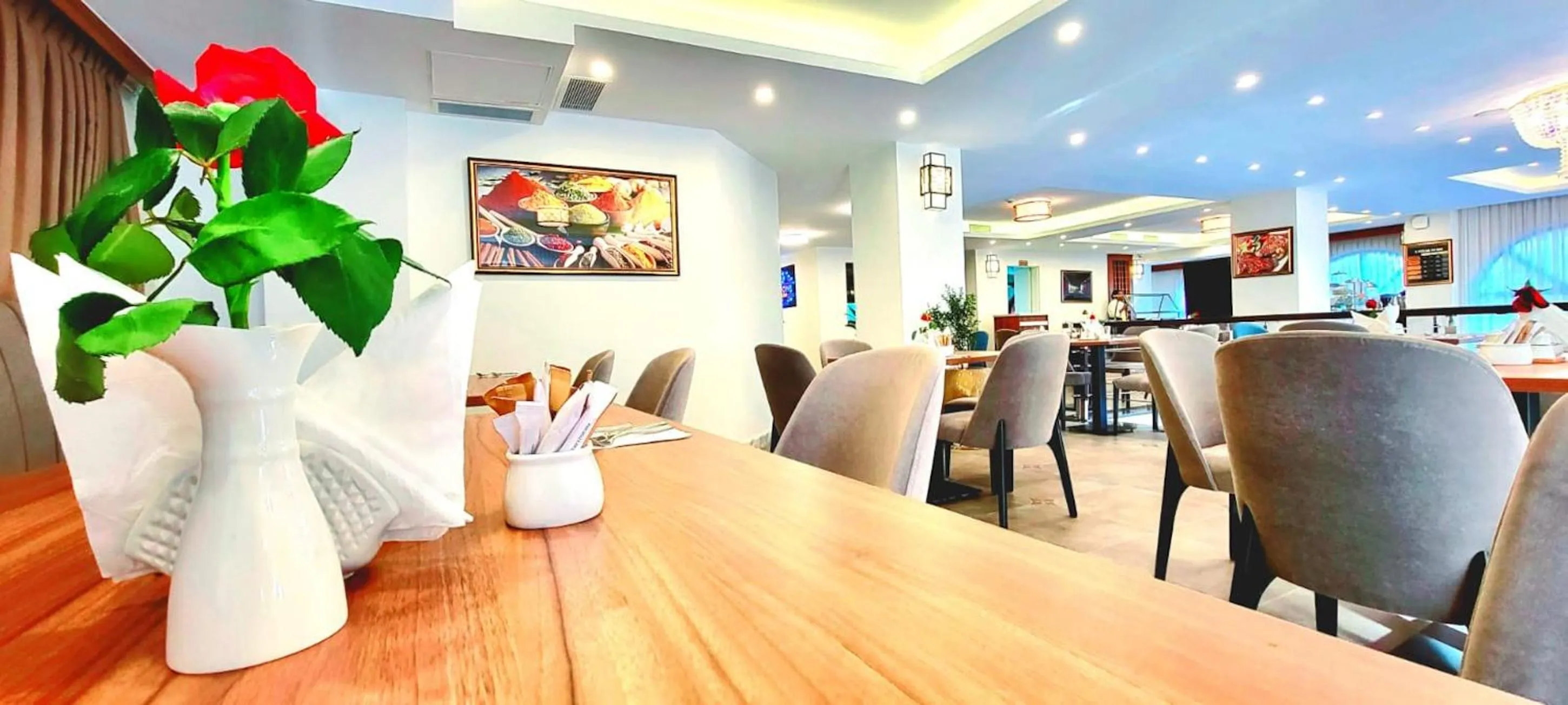 Restaurant/places to eat in TH BonRoyal Hotel