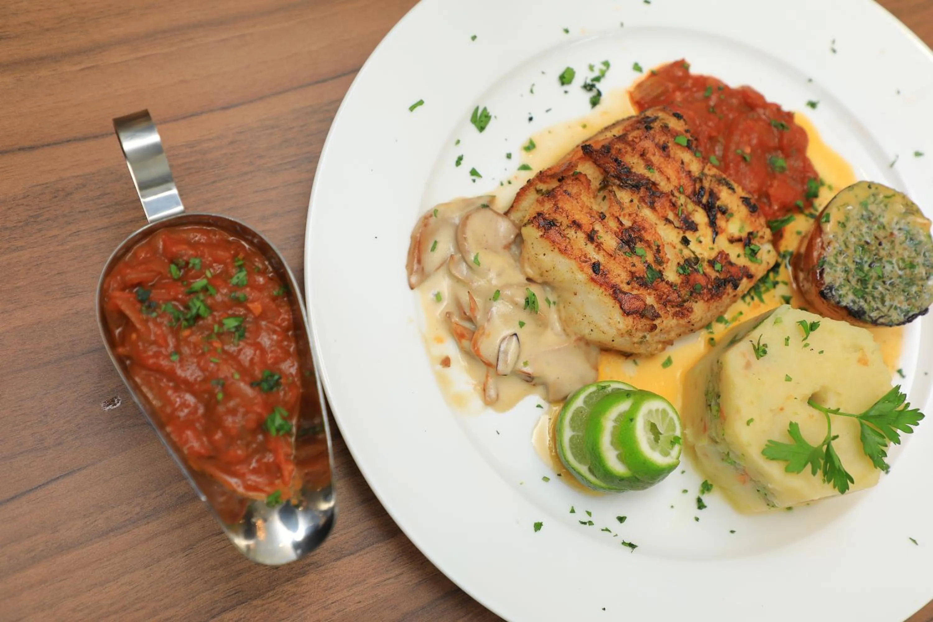 Restaurant/places to eat in TH BonRoyal Hotel