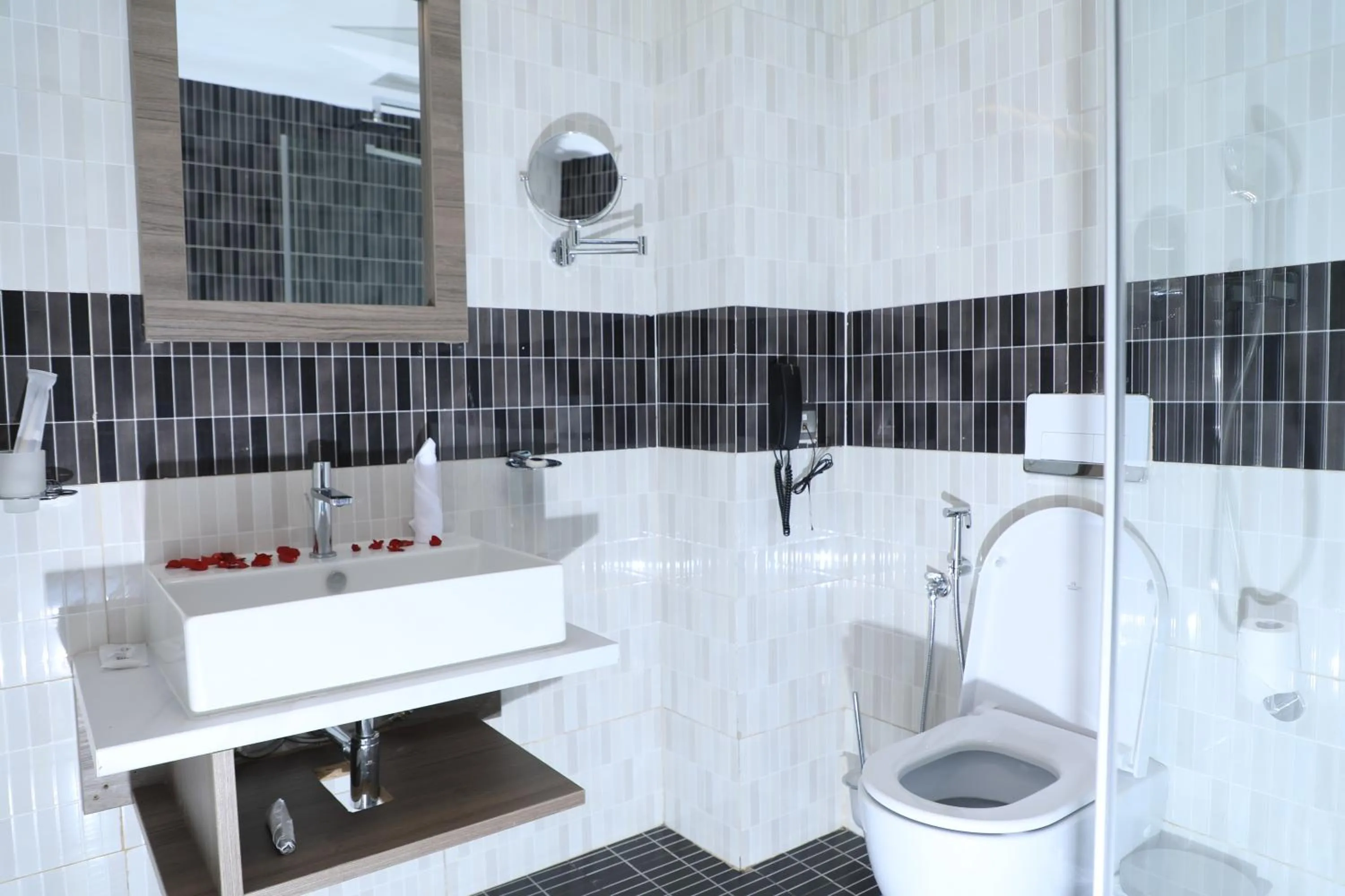 Bathroom in TH BonRoyal Hotel