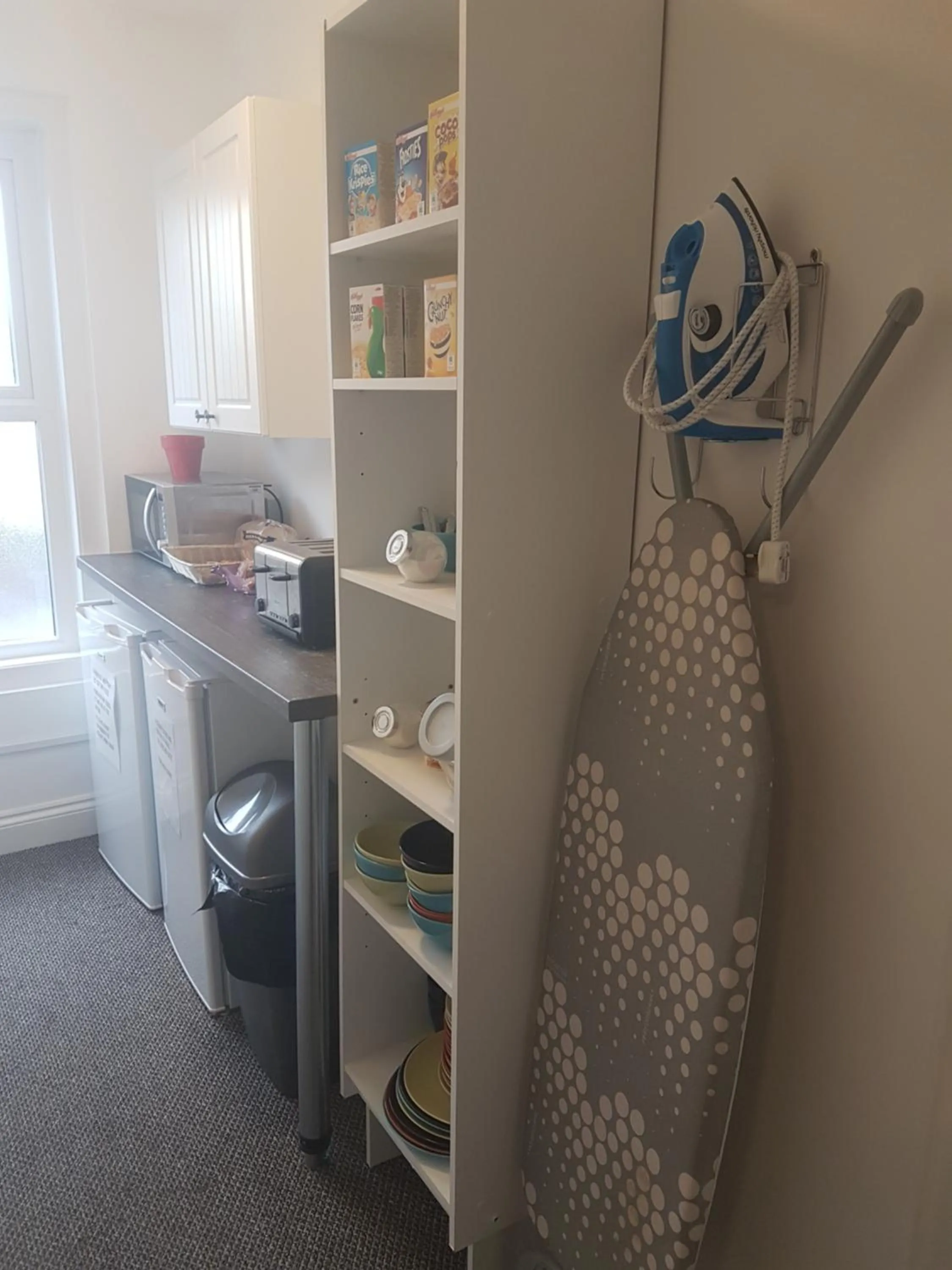 Communal kitchen, Bed in The Flowerpot