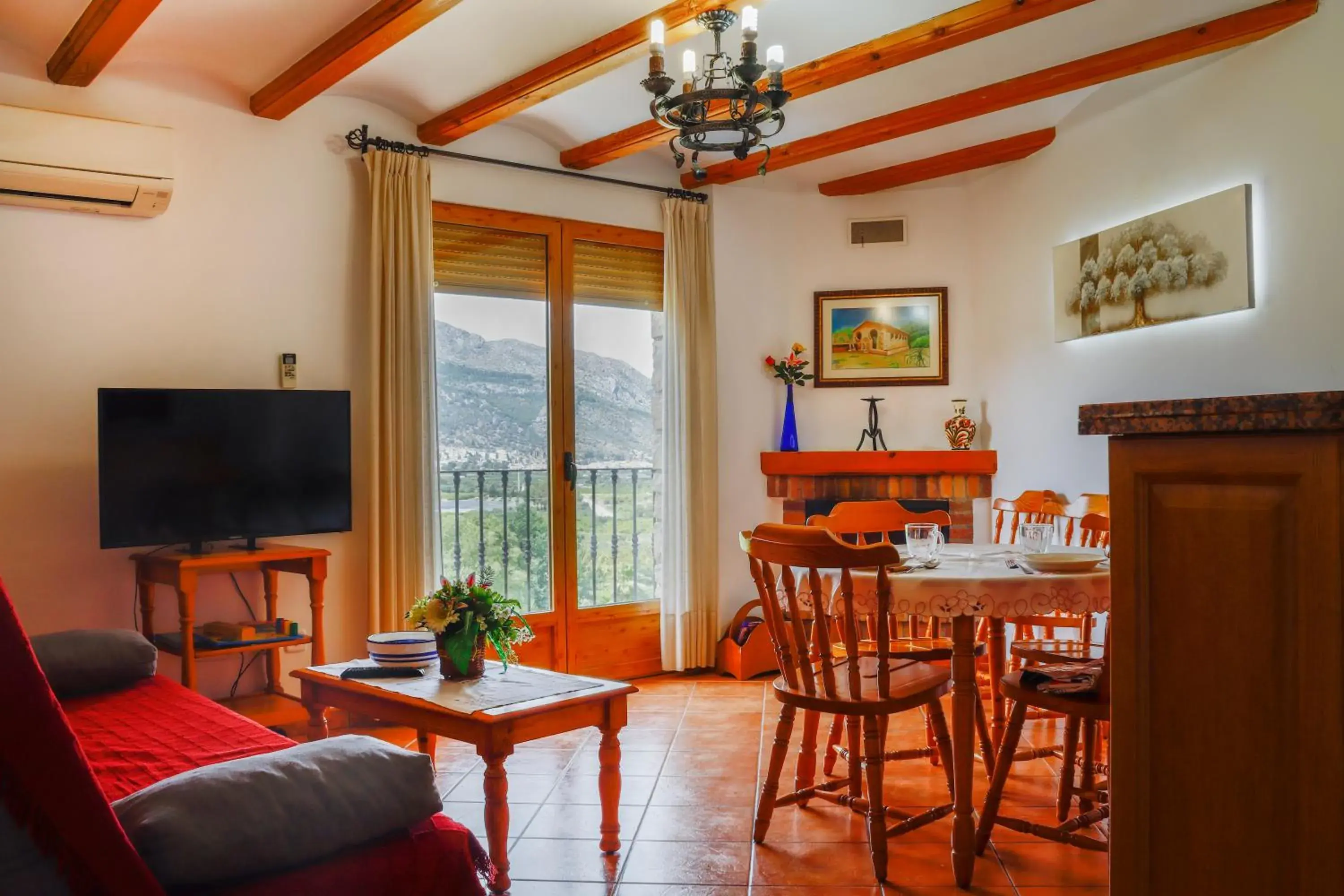 Two-Bedroom Apartment with Balcony and Terrace in La Casa del Carrebaix Two-Bedroom Apartment with Balcony and Terrace in La Casa del Carrebaix