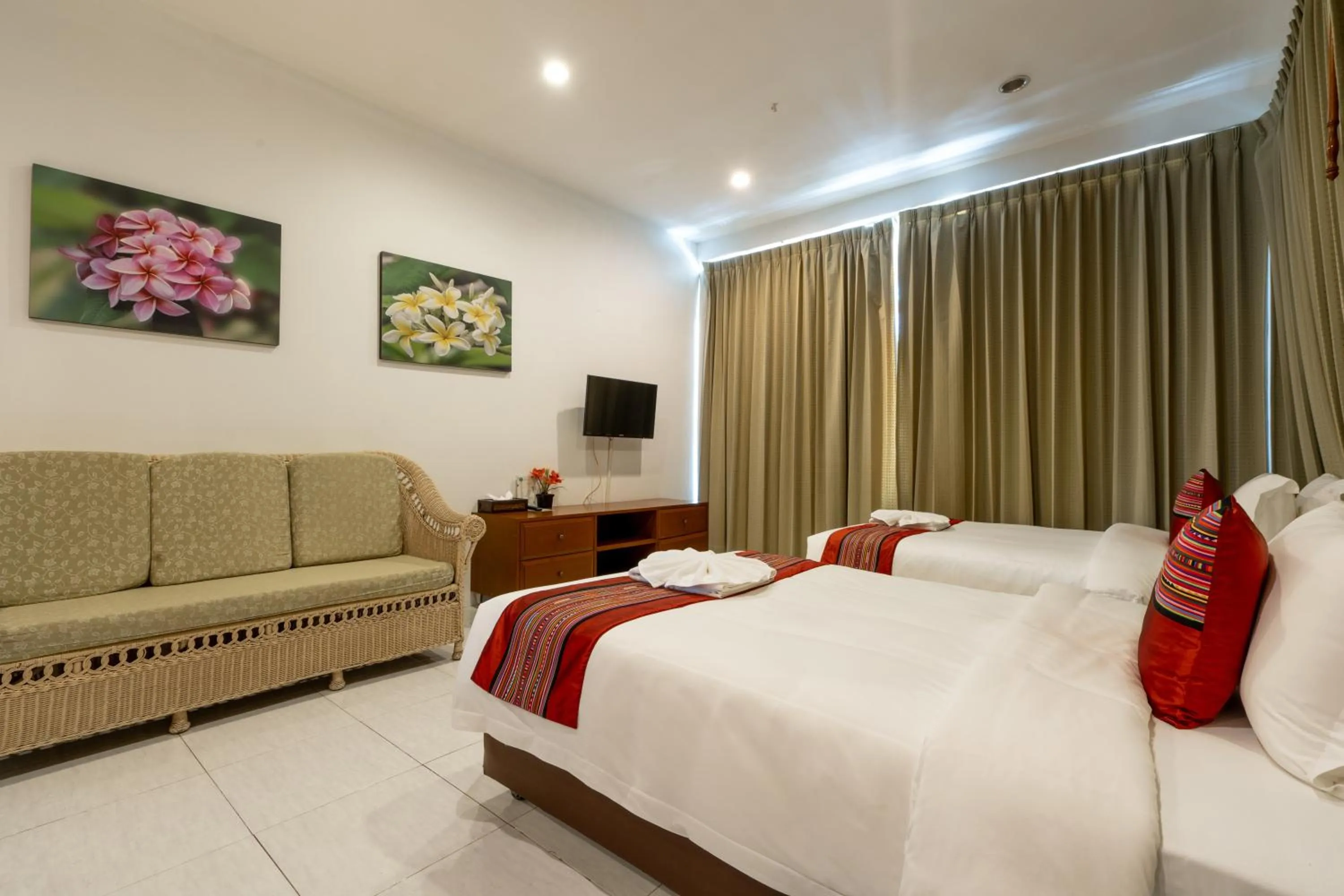 Bed in Phuket Leelavadee Hua Ting Resort