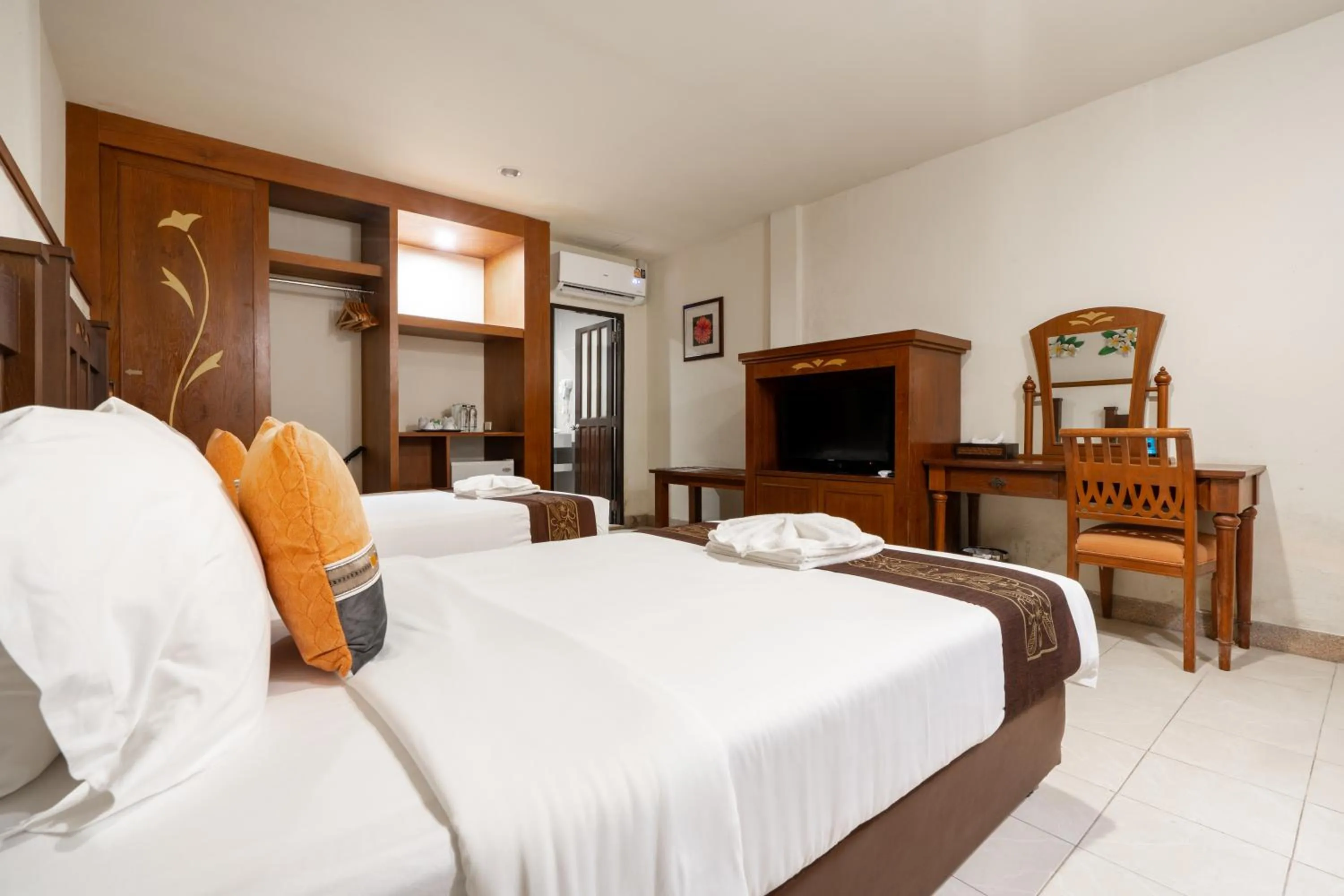 Bed in Phuket Leelavadee Hua Ting Resort