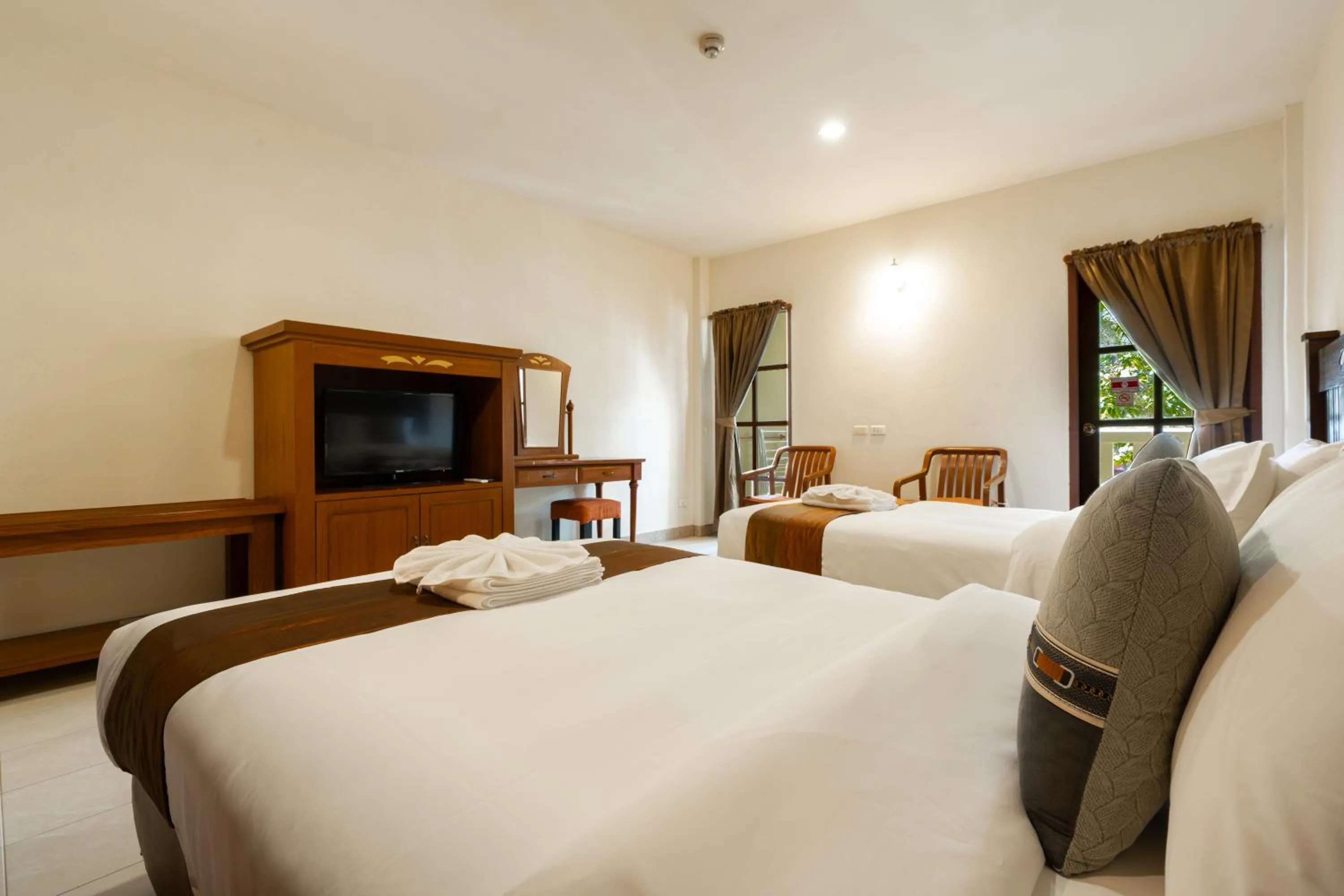 Bed in Phuket Leelavadee Hua Ting Resort