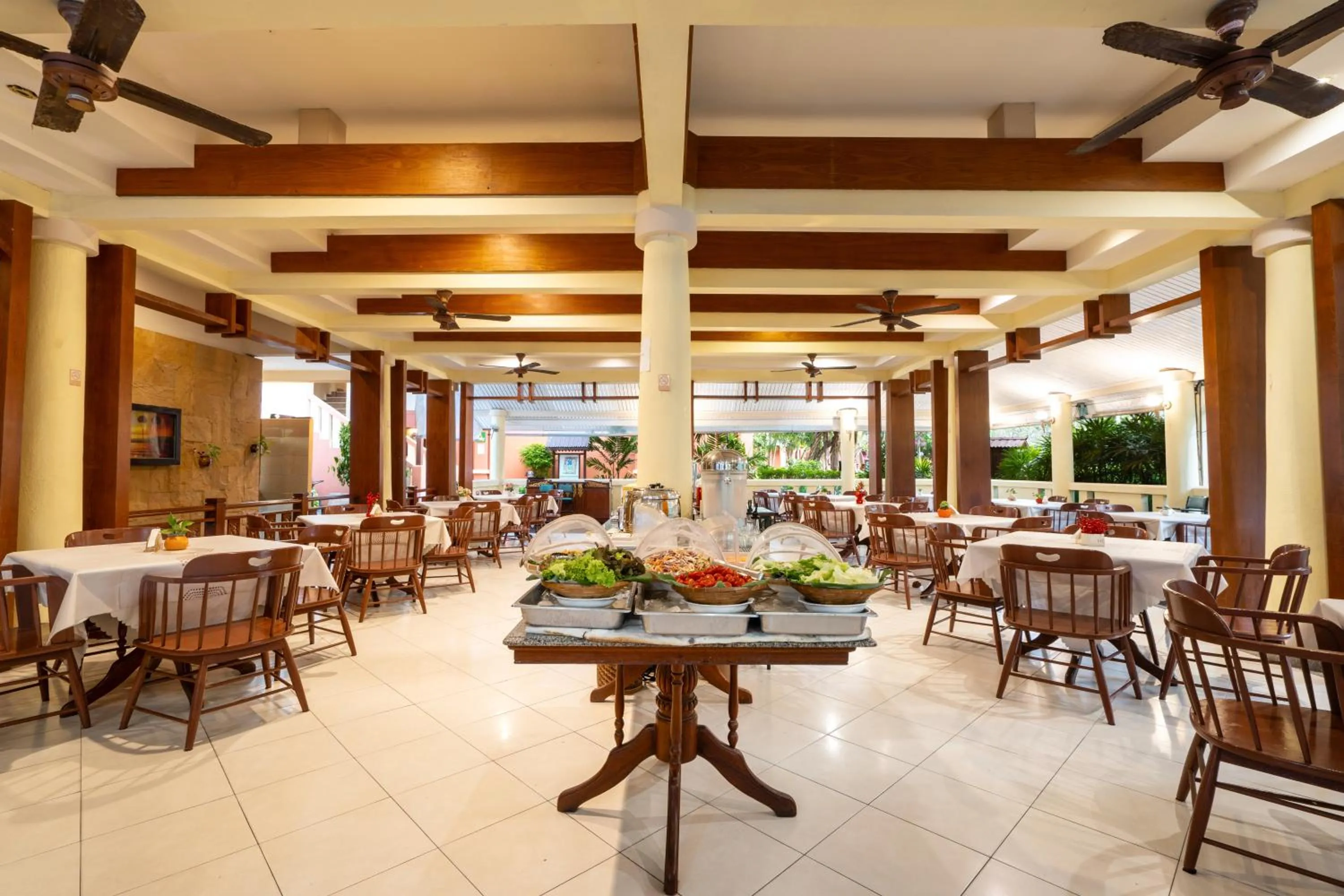 Restaurant/places to eat in Phuket Leelavadee Hua Ting Resort