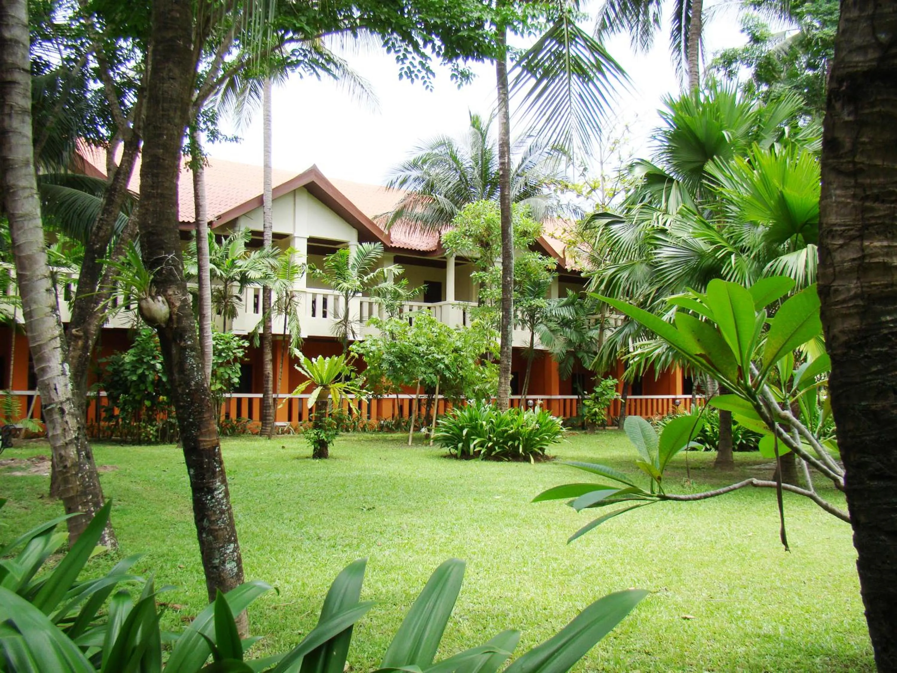 Property building in Phuket Leelavadee Hua Ting Resort