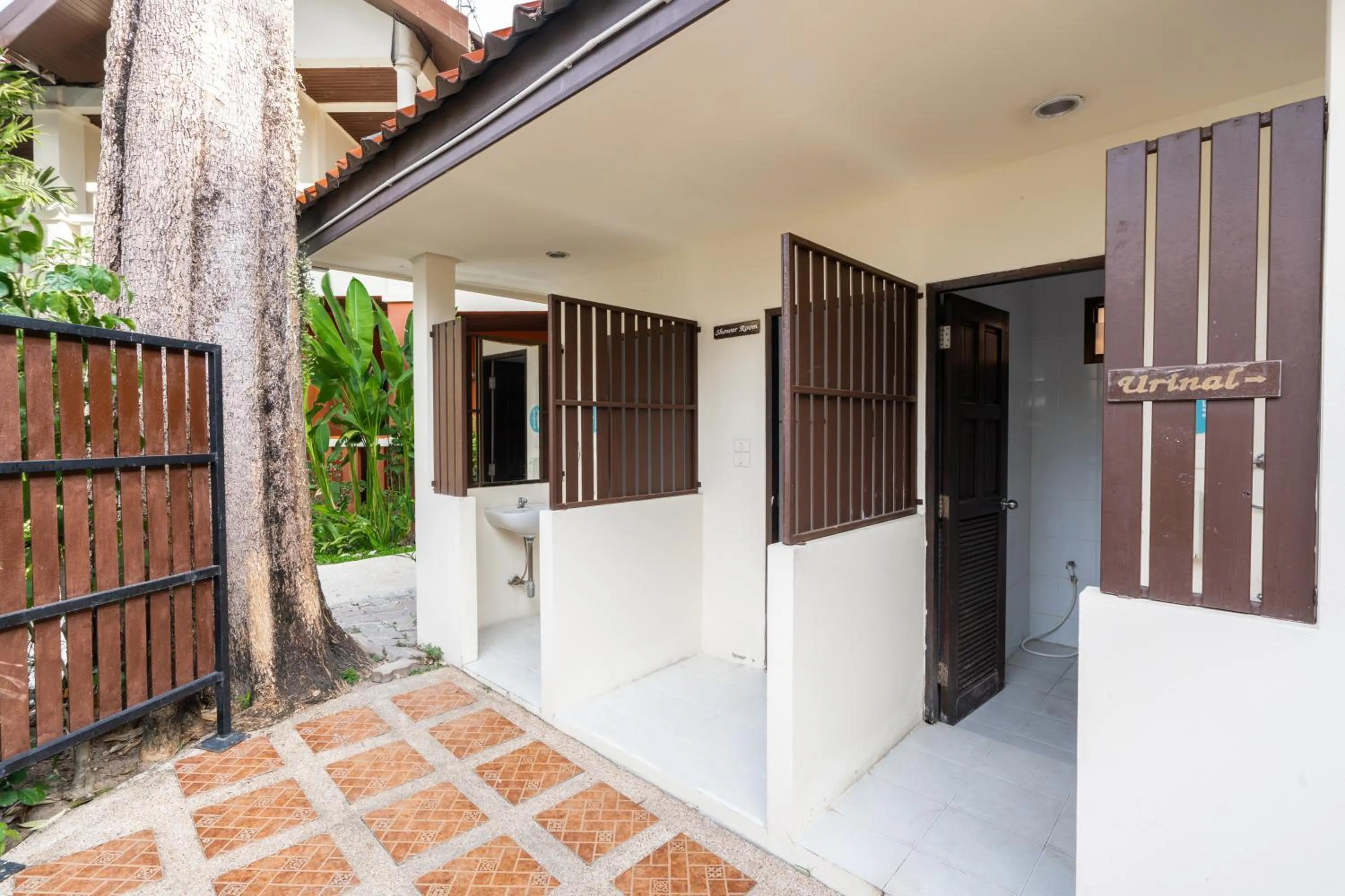 Public Bath in Phuket Leelavadee Hua Ting Resort