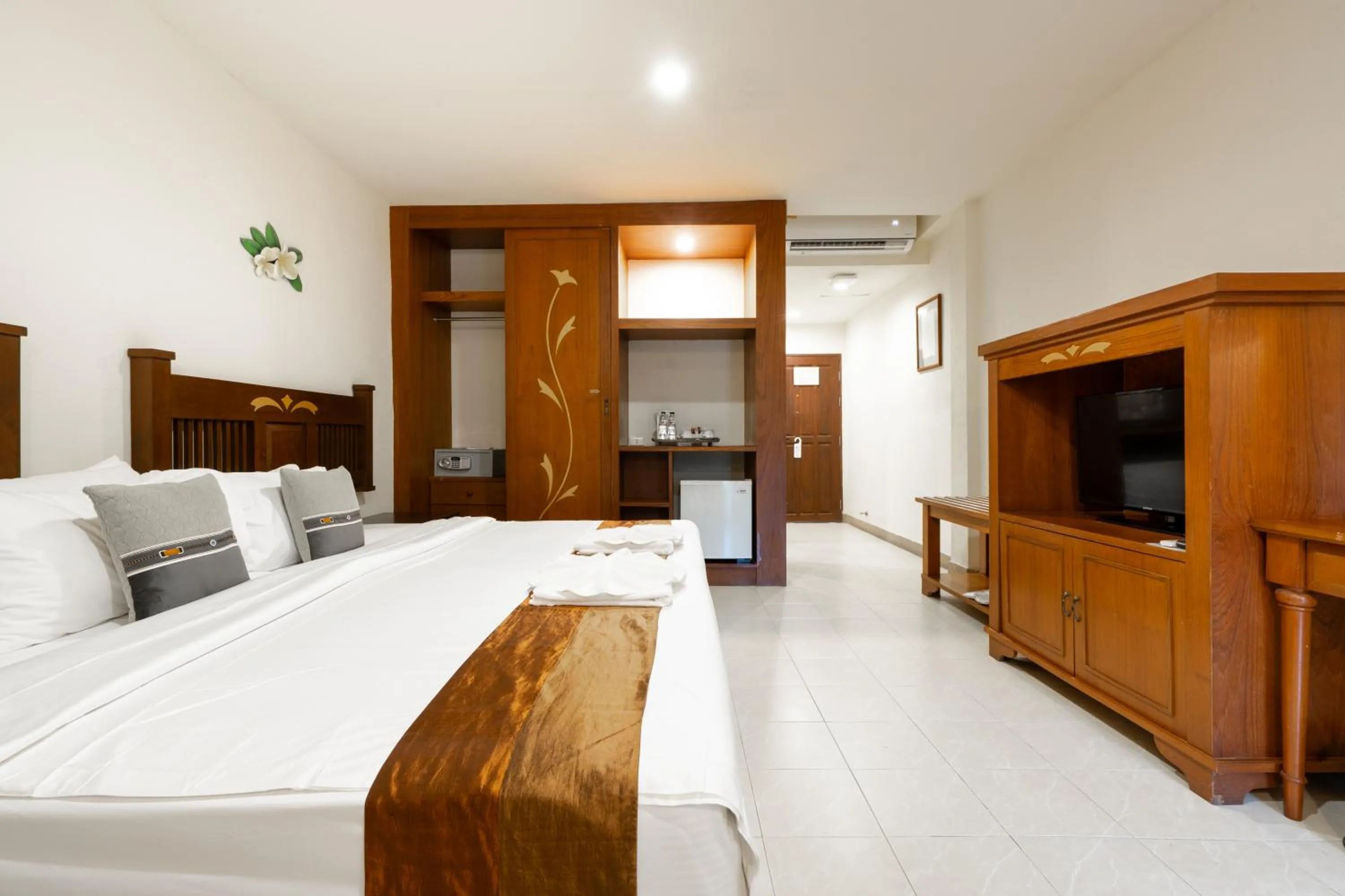 Bed in Phuket Leelavadee Hua Ting Resort