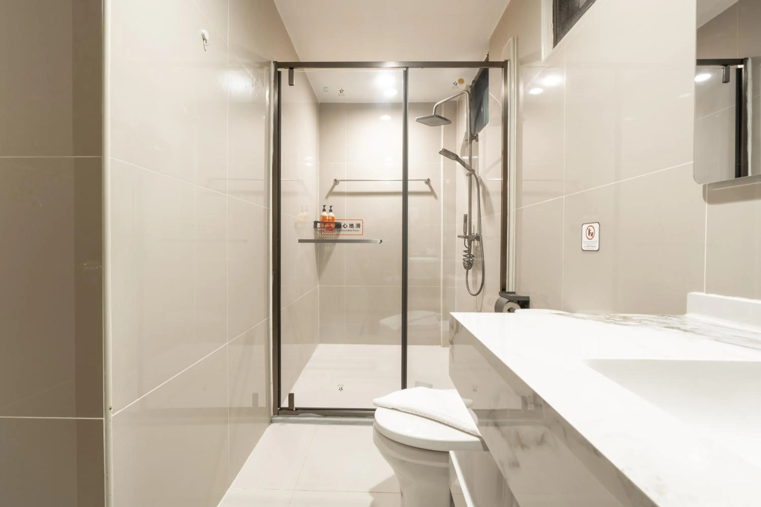 Shower in Phuket Leelavadee Hua Ting Resort