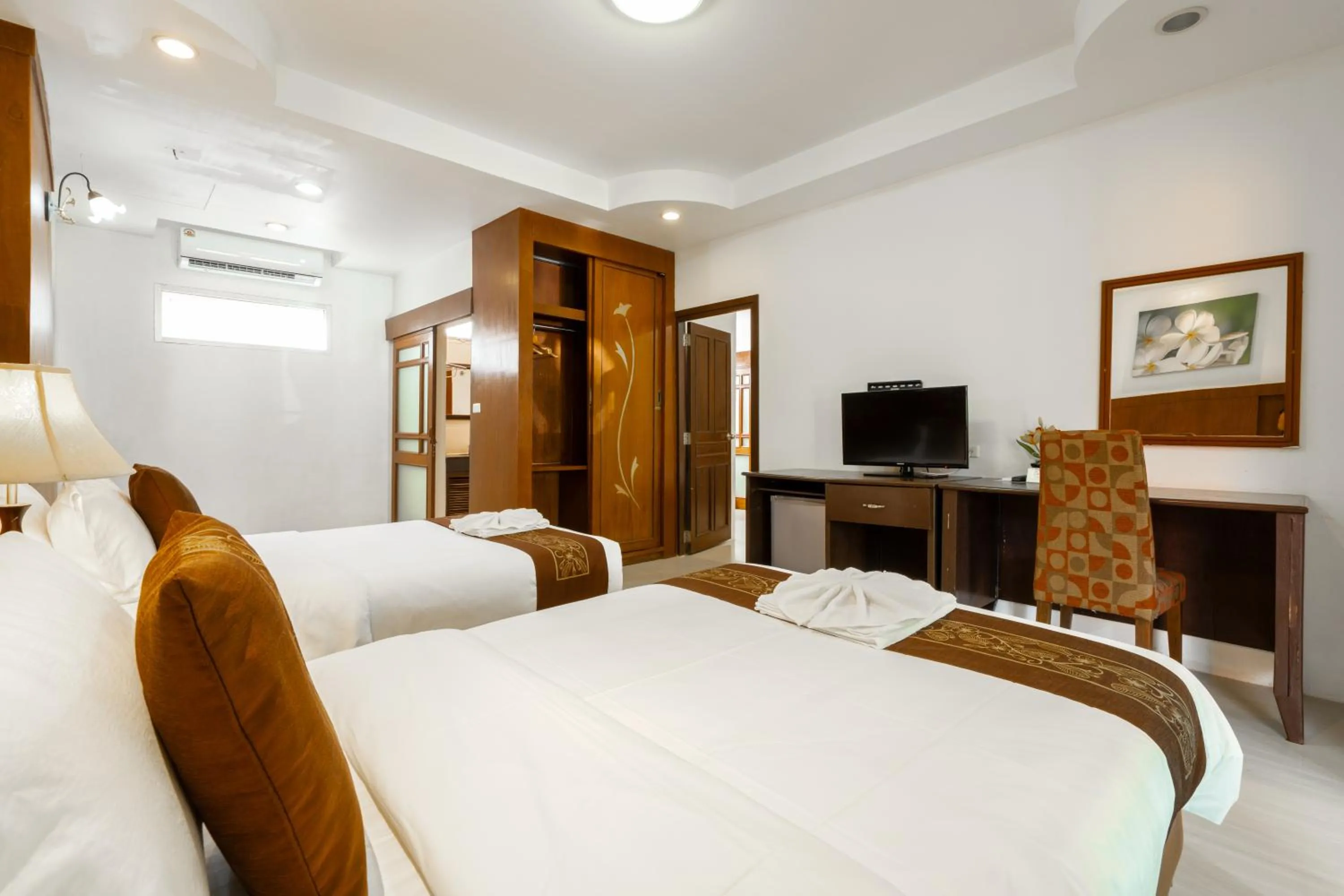 Bed in Phuket Leelavadee Hua Ting Resort