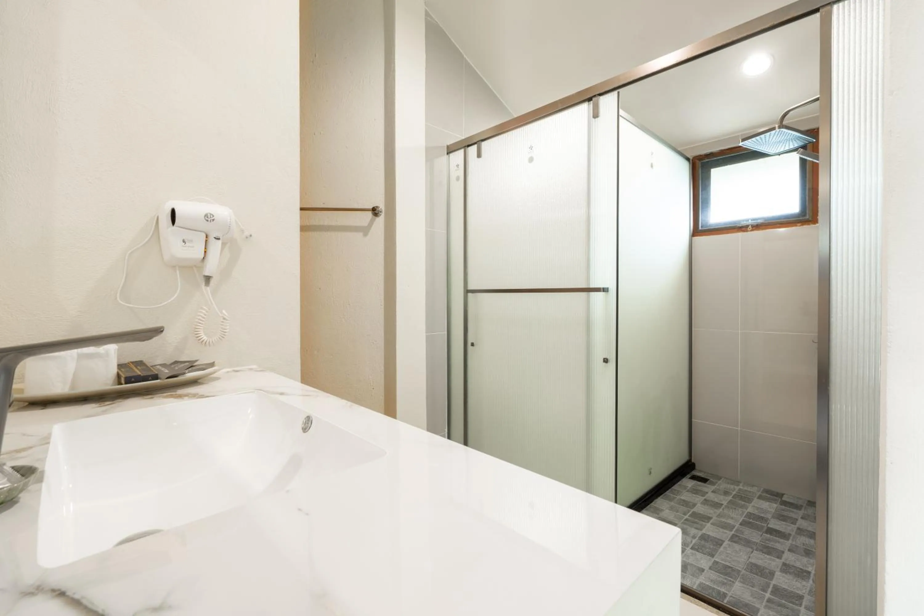 Shower in Phuket Leelavadee Hua Ting Resort