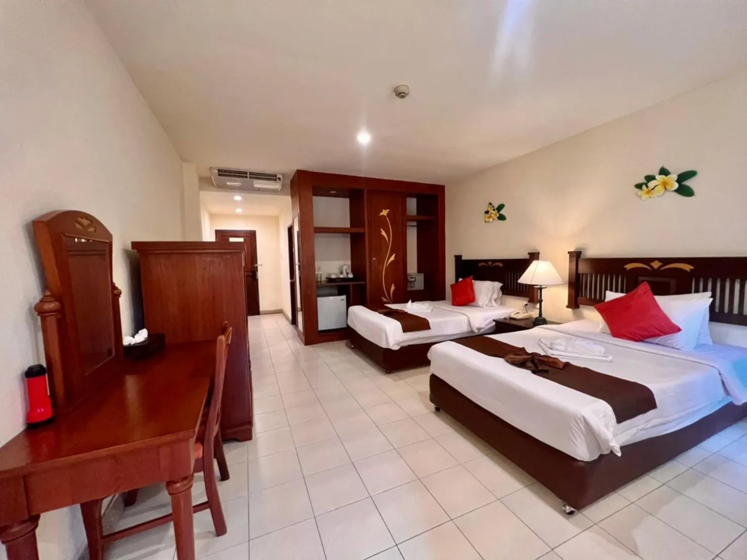 Bed in Phuket Leelavadee Hua Ting Resort