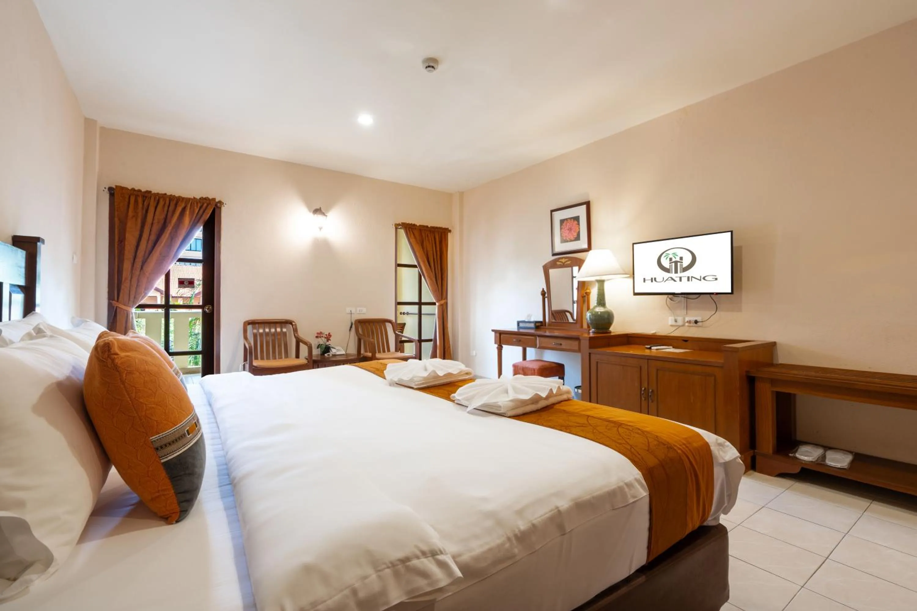 Bed in Phuket Leelavadee Hua Ting Resort