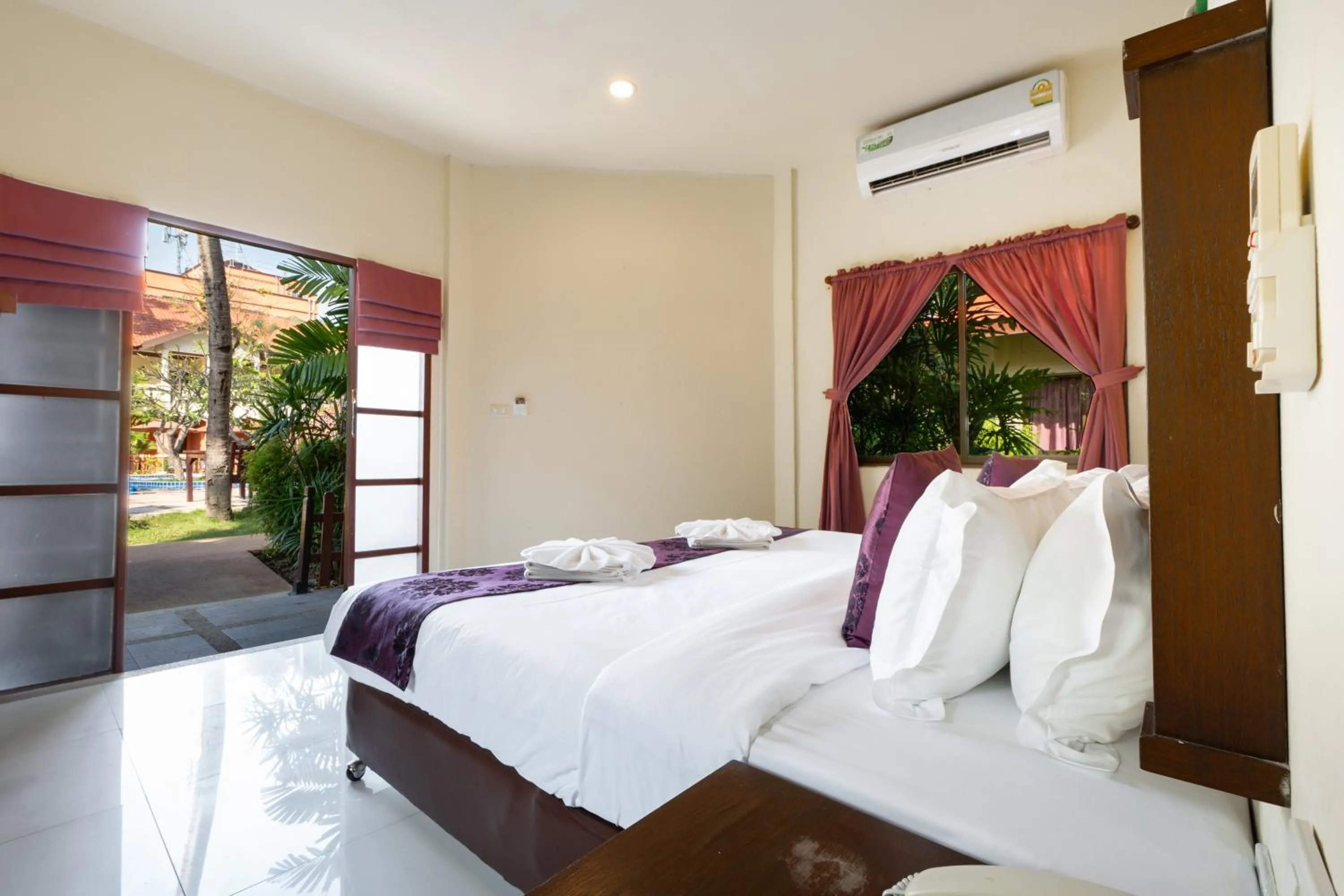 Bed in Phuket Leelavadee Hua Ting Resort