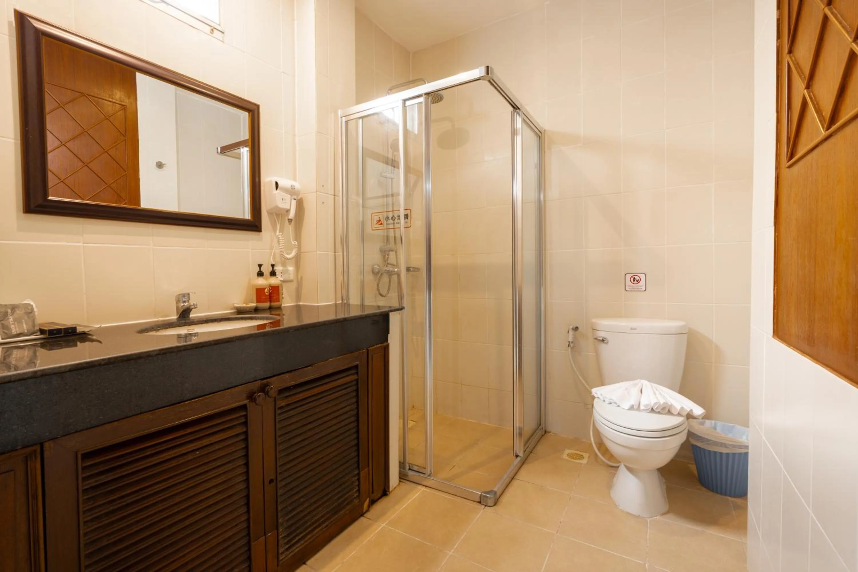 Shower in Phuket Leelavadee Hua Ting Resort