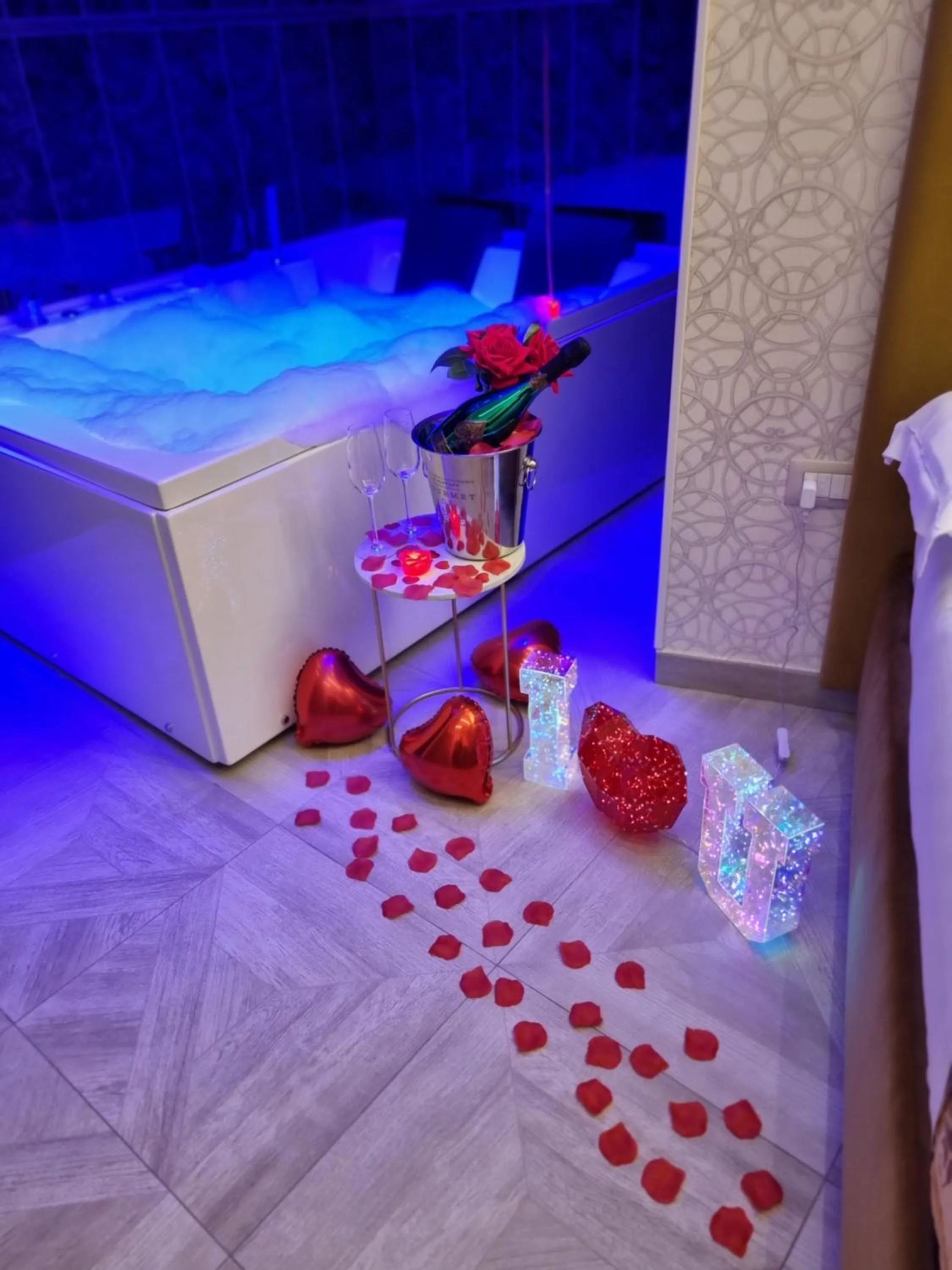 Twin Towers Naples Luxury