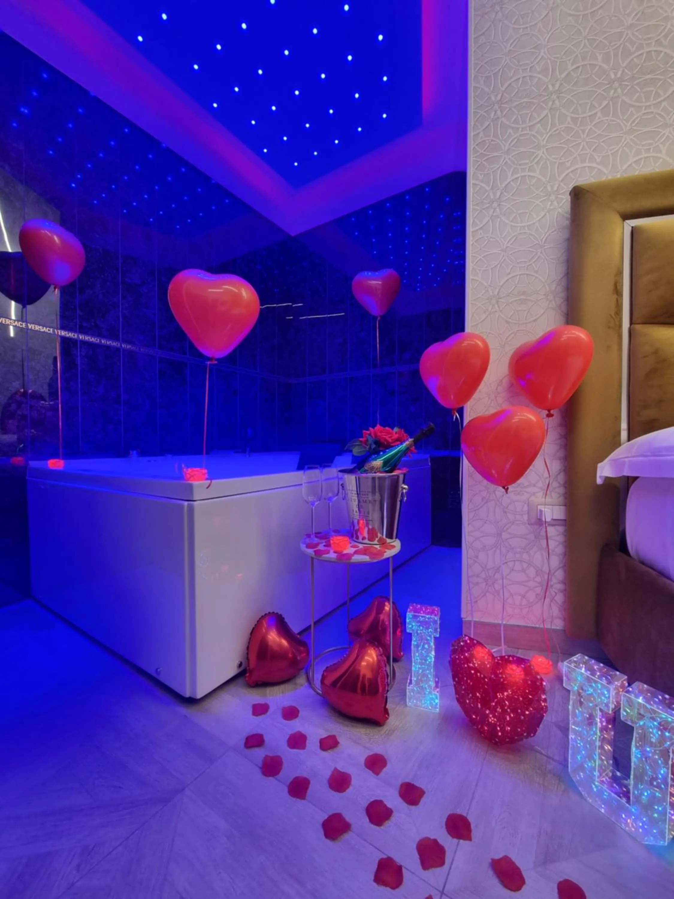 Twin Towers Naples Luxury