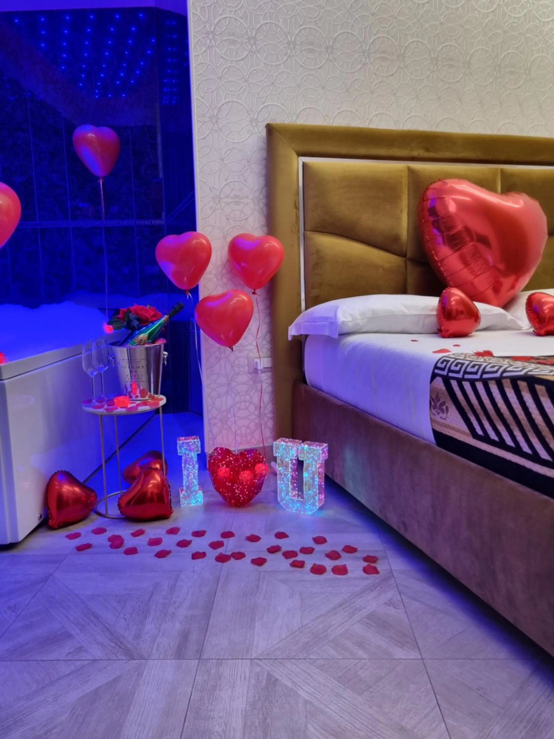 Bed in Twin Towers Naples Luxury