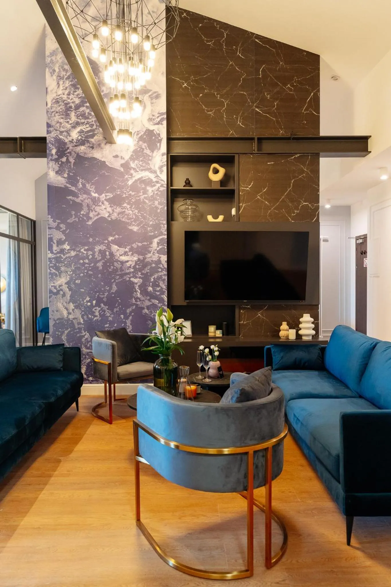 TV and multimedia in Warsaw Story - LoftAffair Collection