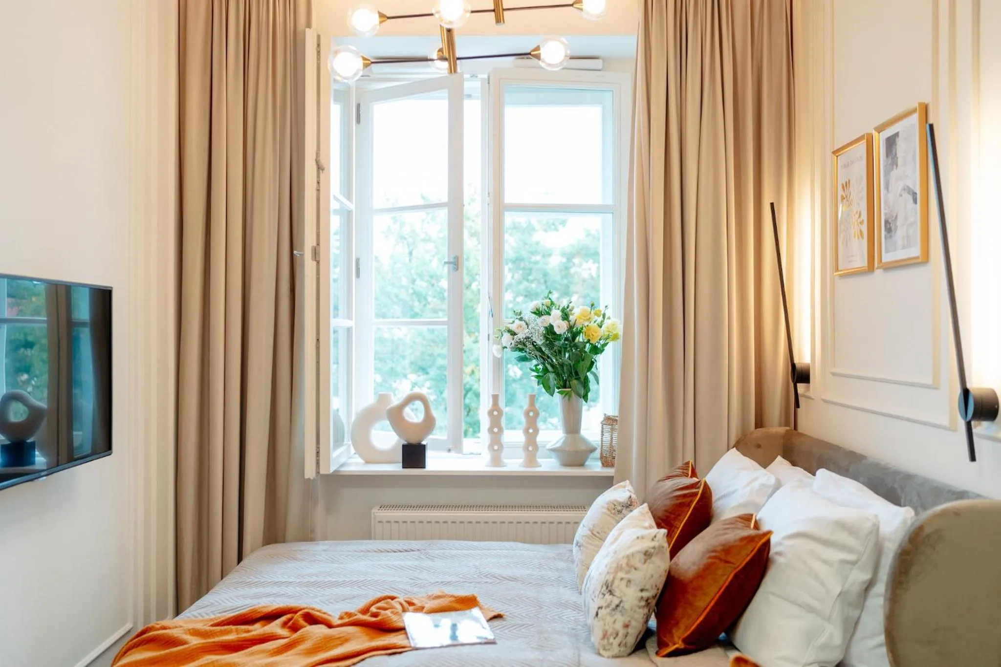 Photo of the whole room, Bed in Warsaw Story - LoftAffair Collection