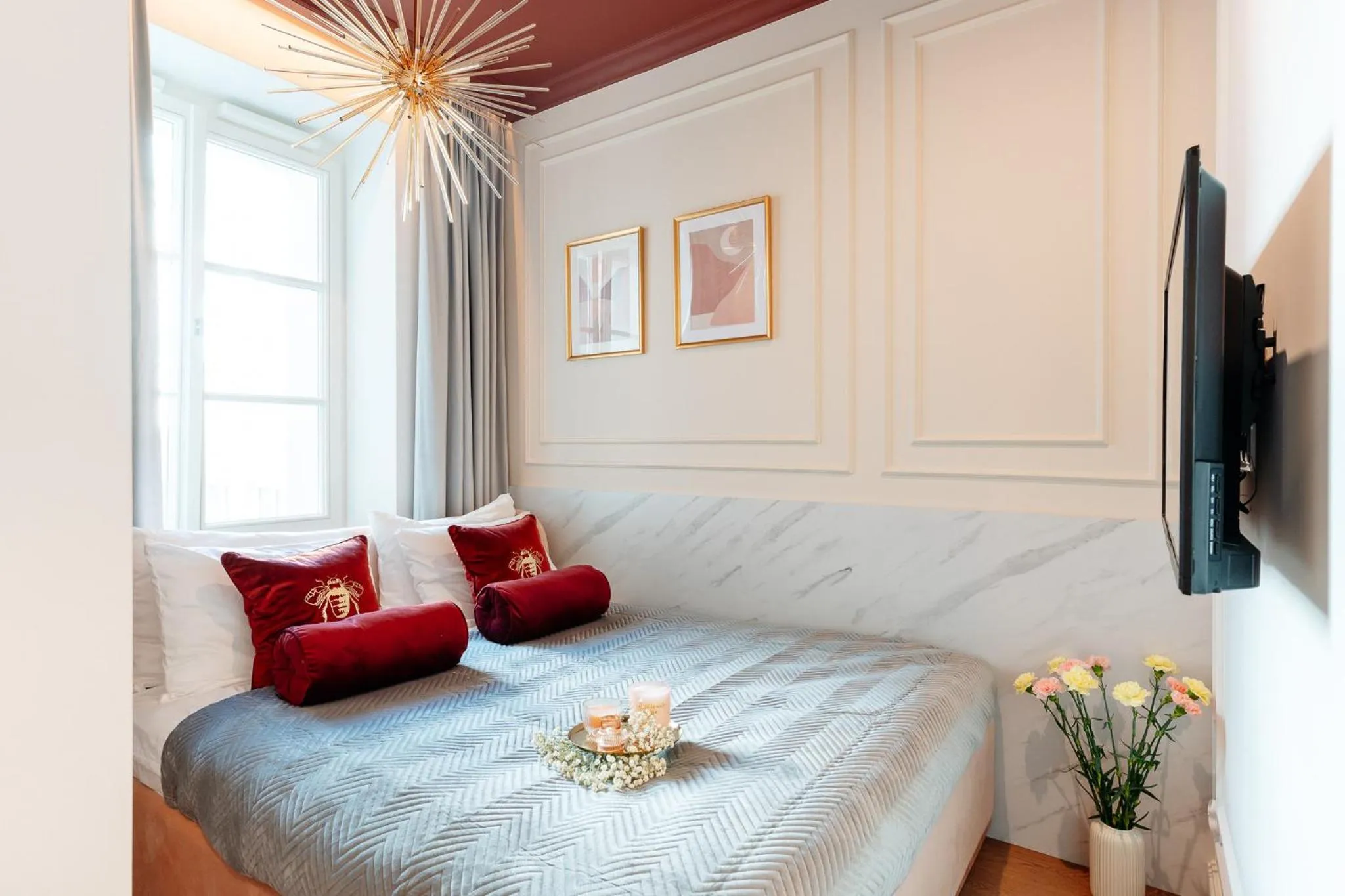 Photo of the whole room, Bed in Warsaw Story - LoftAffair Collection