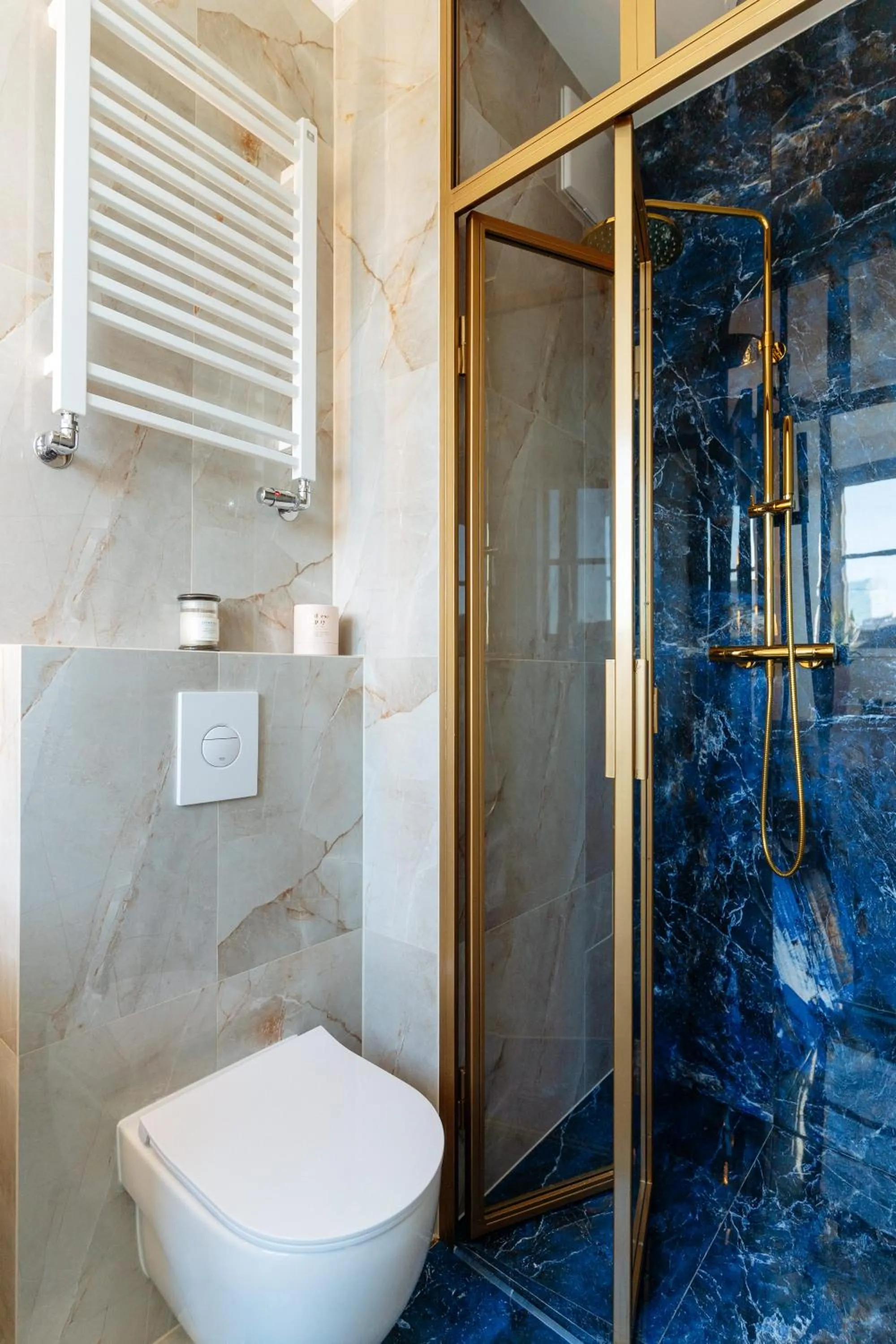 Shower in Warsaw Story - LoftAffair Collection