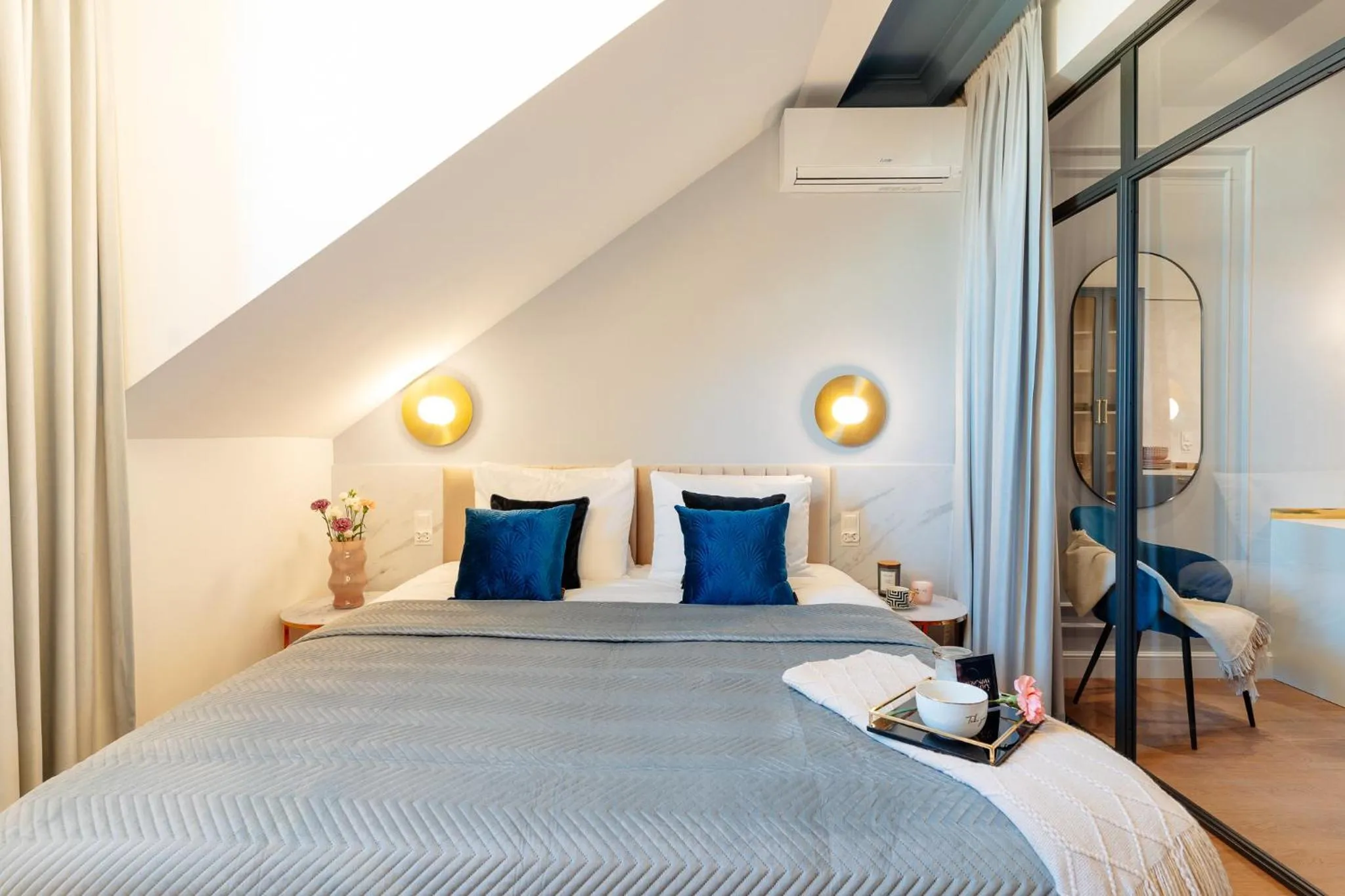 Bed in Warsaw Story - LoftAffair Collection