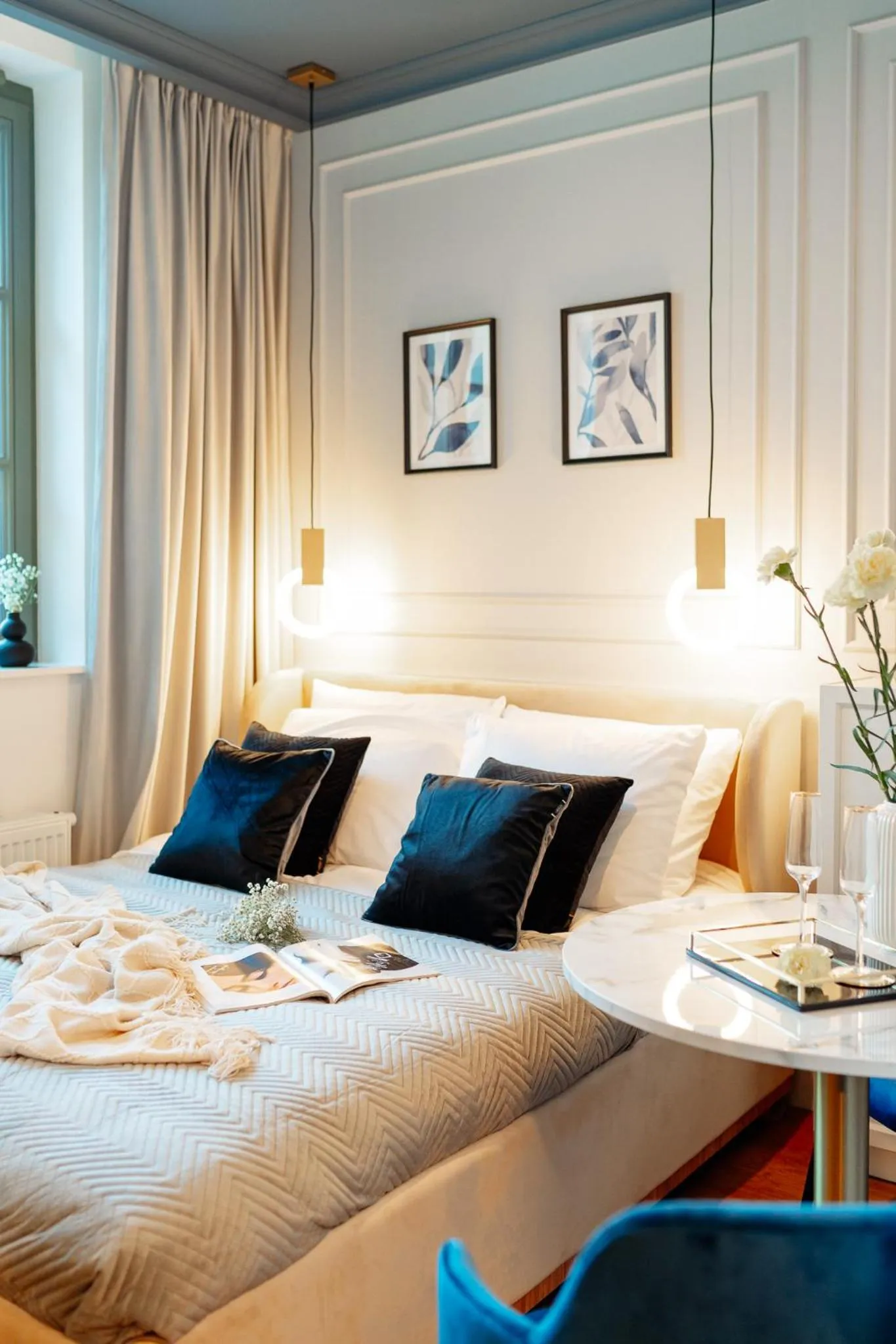 Photo of the whole room, Bed in Warsaw Story - LoftAffair Collection