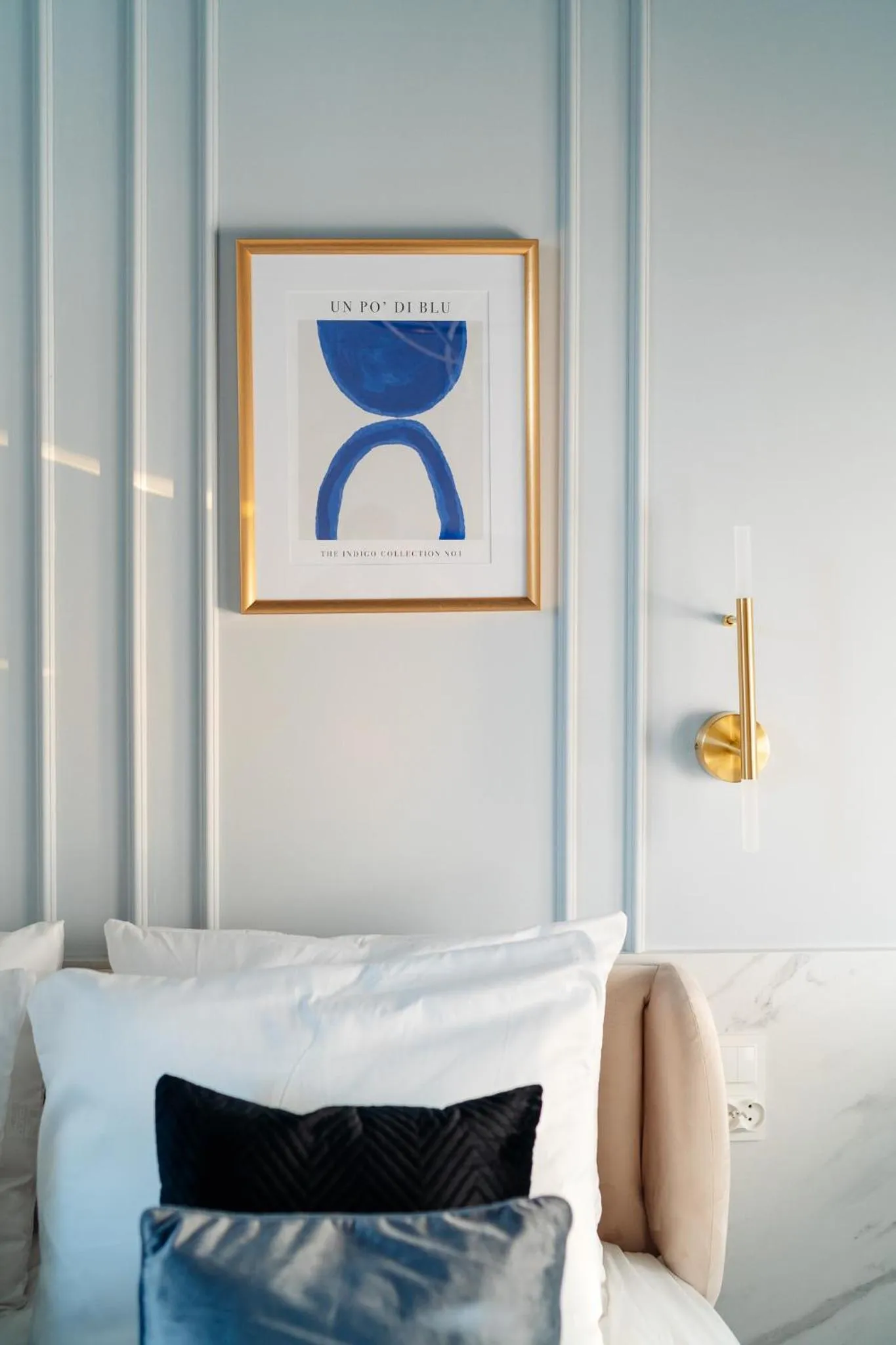 Decorative detail, Bed in Warsaw Story - LoftAffair Collection