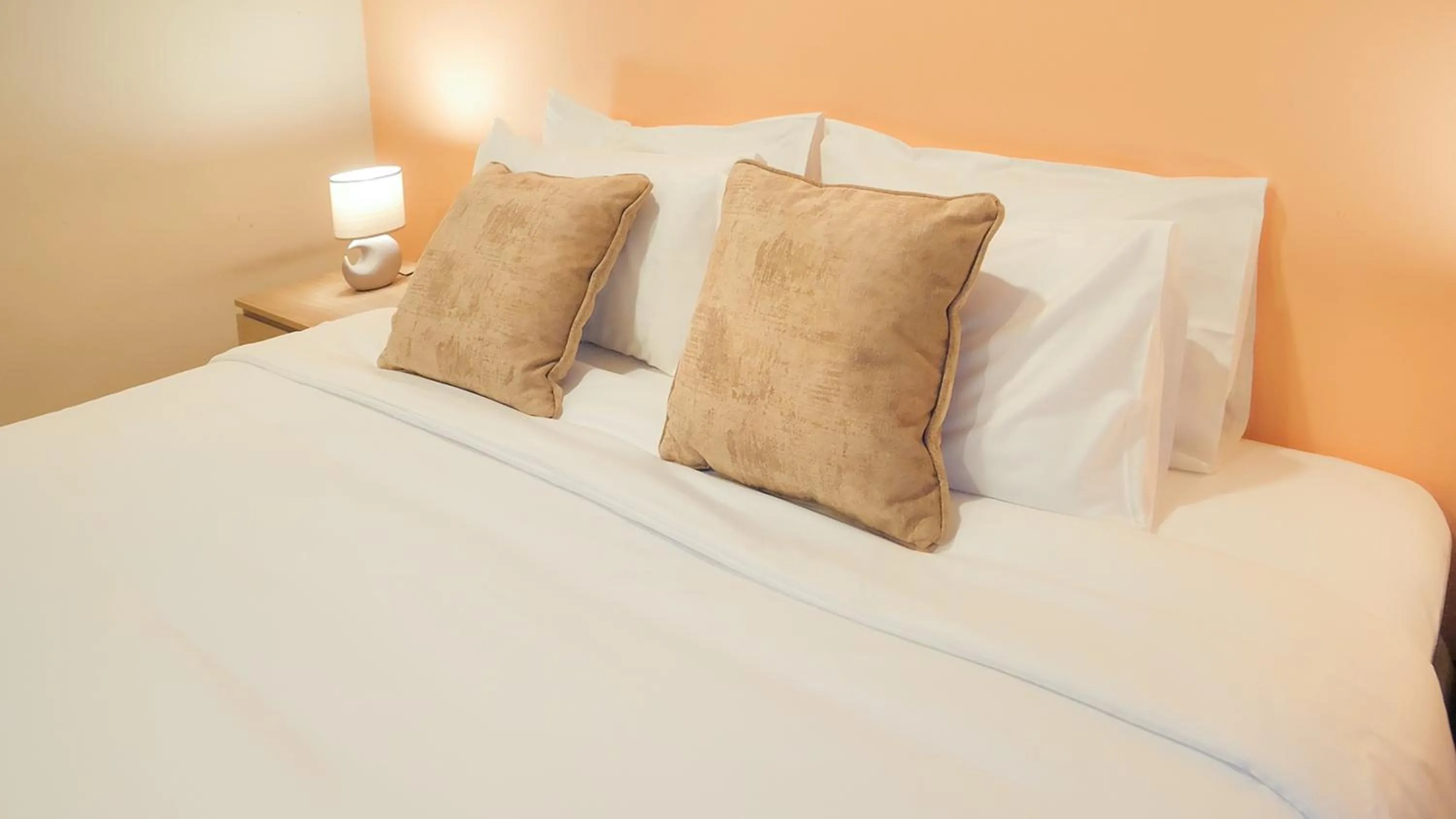 Bedroom in Siam Avari Hotel, Chiang Rai