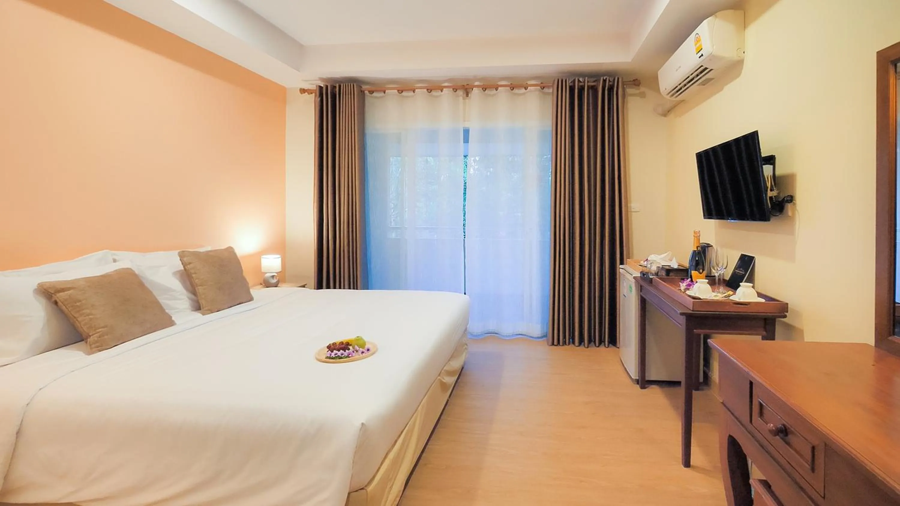 Bedroom in Siam Avari Hotel, Chiang Rai