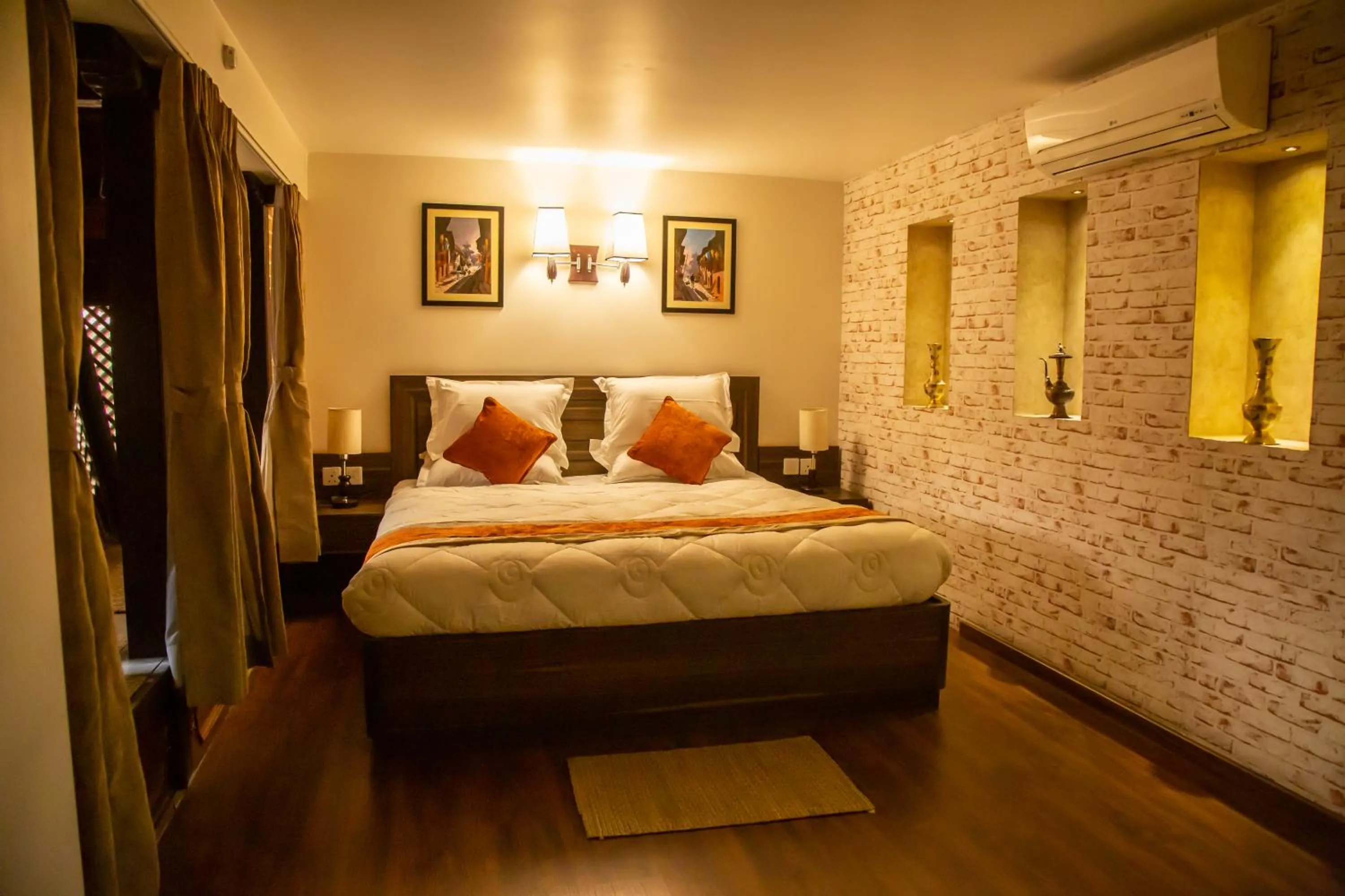 Bedroom, Bed in Hotel Traditional