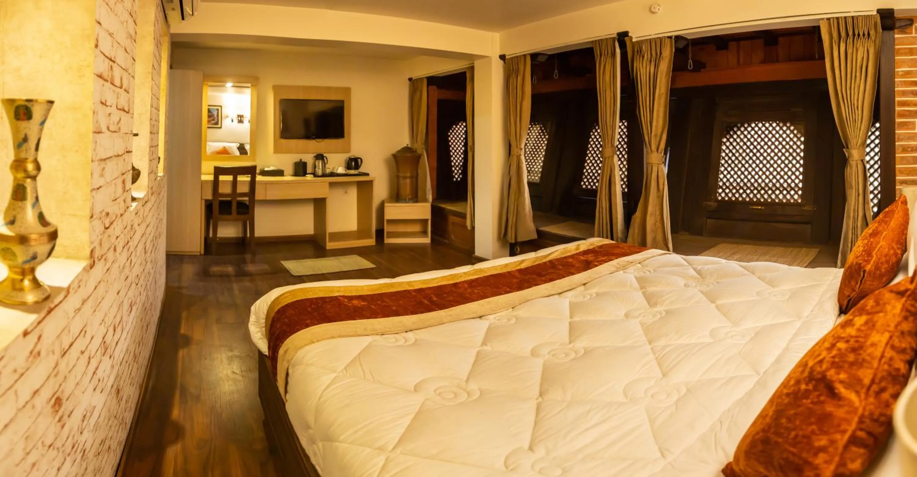 Photo of the whole room, Bed in Hotel Traditional