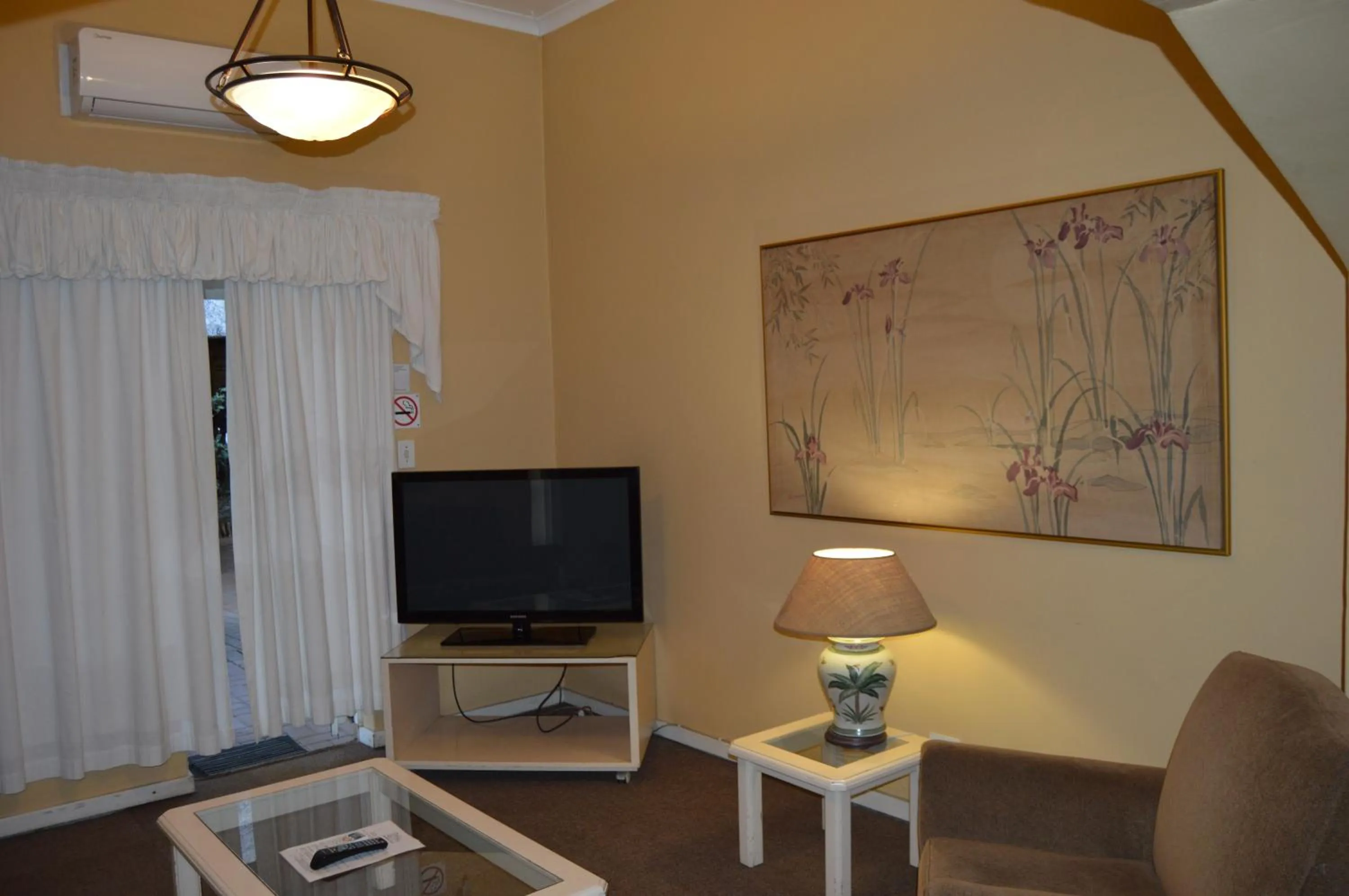 TV and multimedia in Ascot Inn