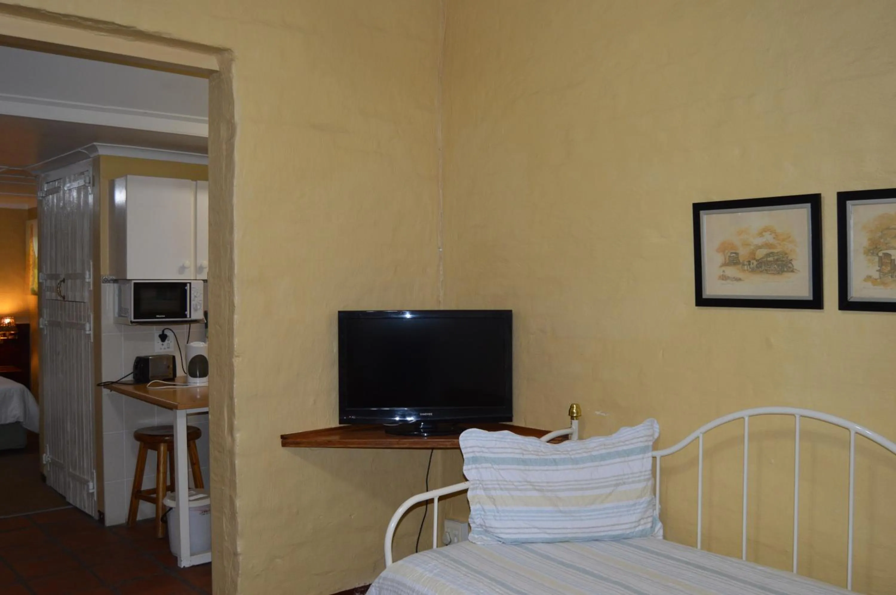 TV and multimedia, Bed in Ascot Inn