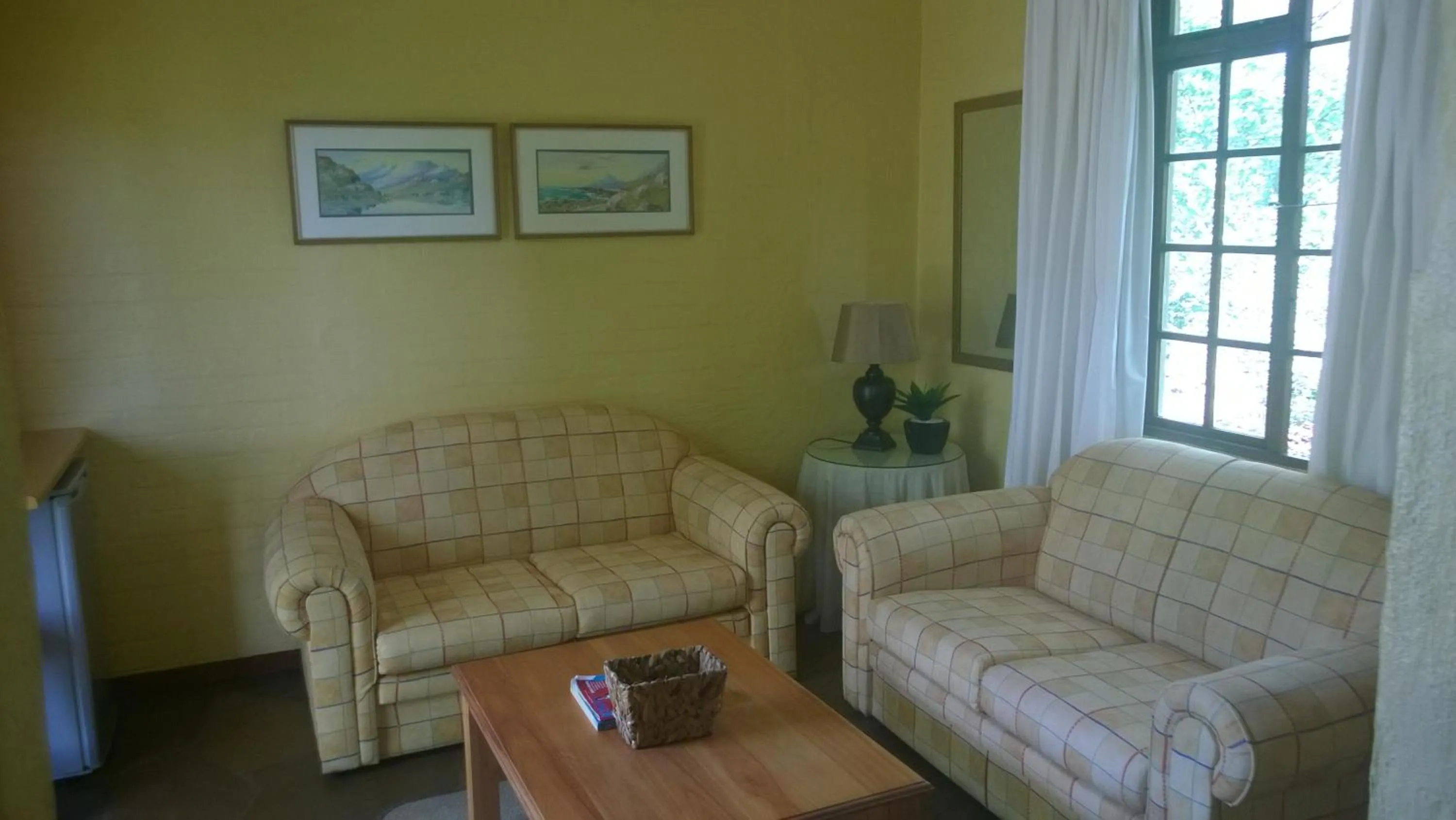 Seating area in Ascot Inn