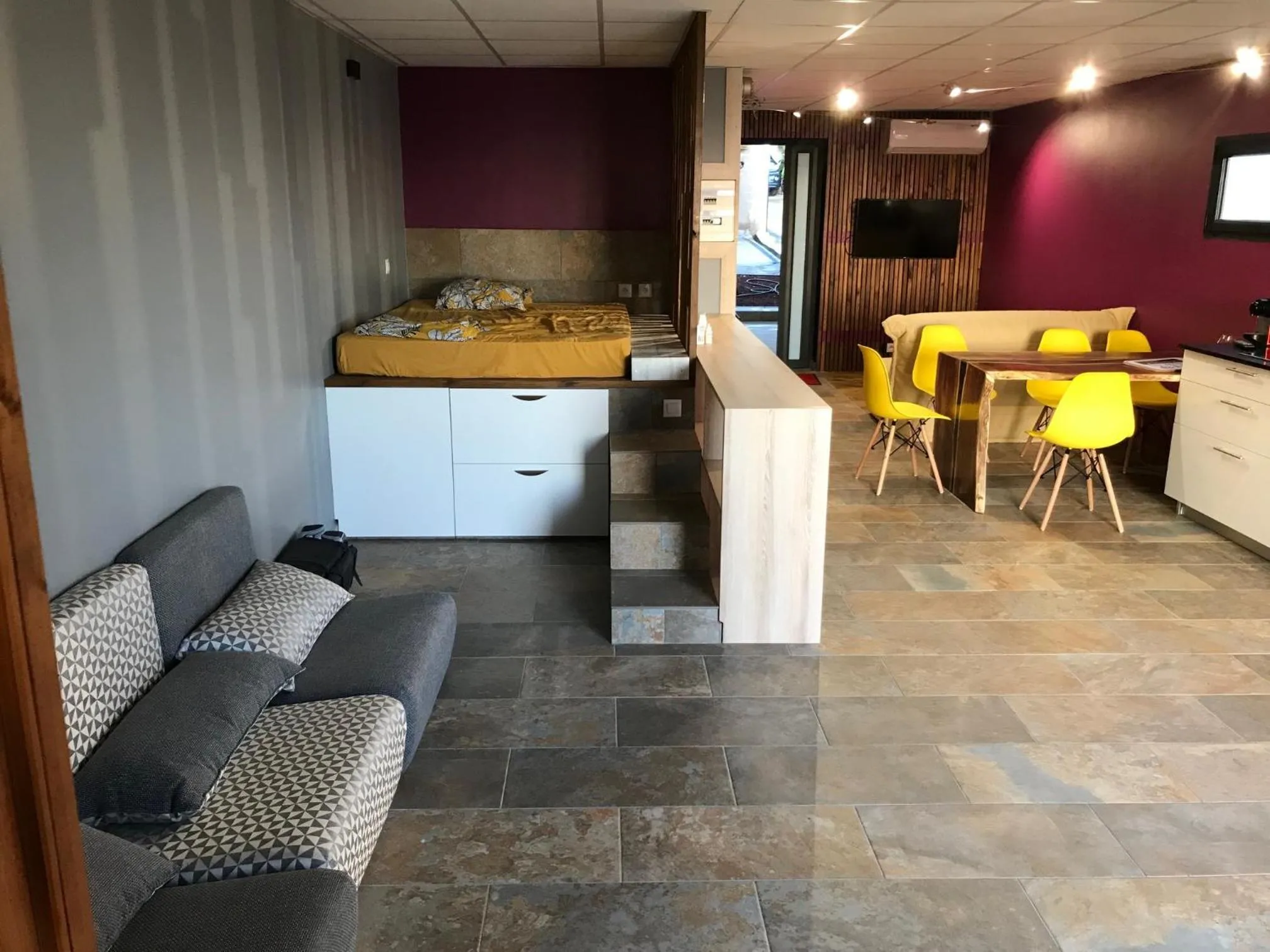 loft meublé fonctionnel proche de grande anse