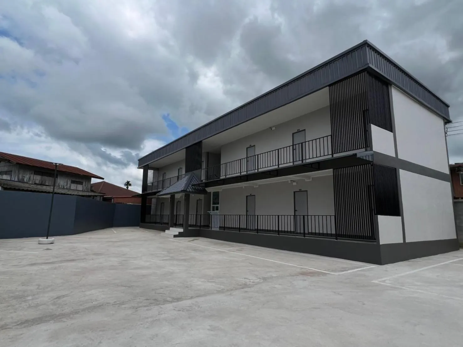 Property building in see-on place/สีอ่อนเพลส