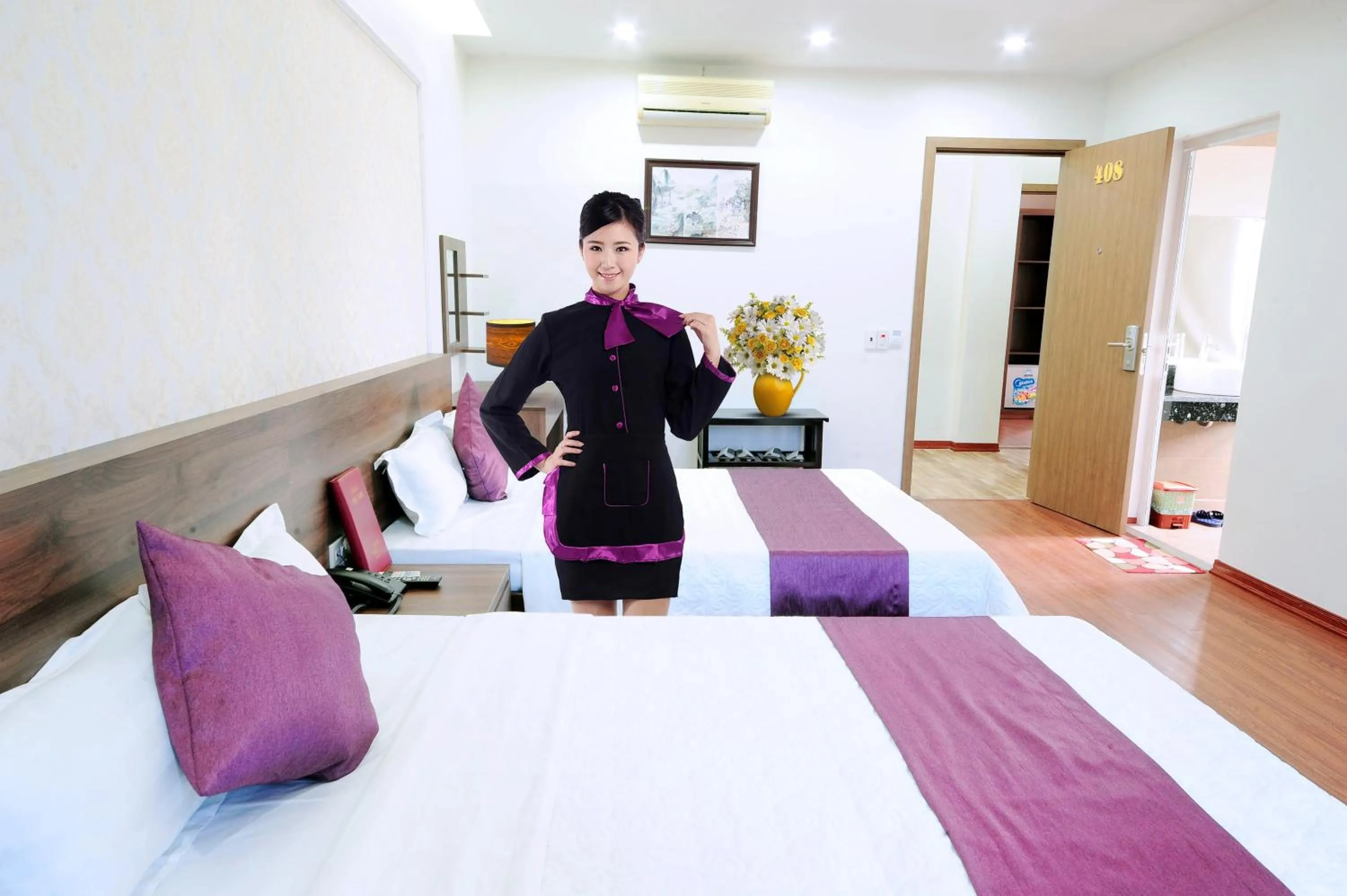 Staff, Bed in Van Giang Hotel