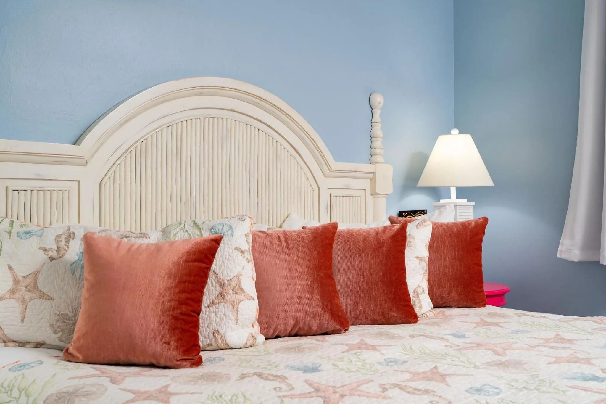 Bed in Harbour House at the Inn 207