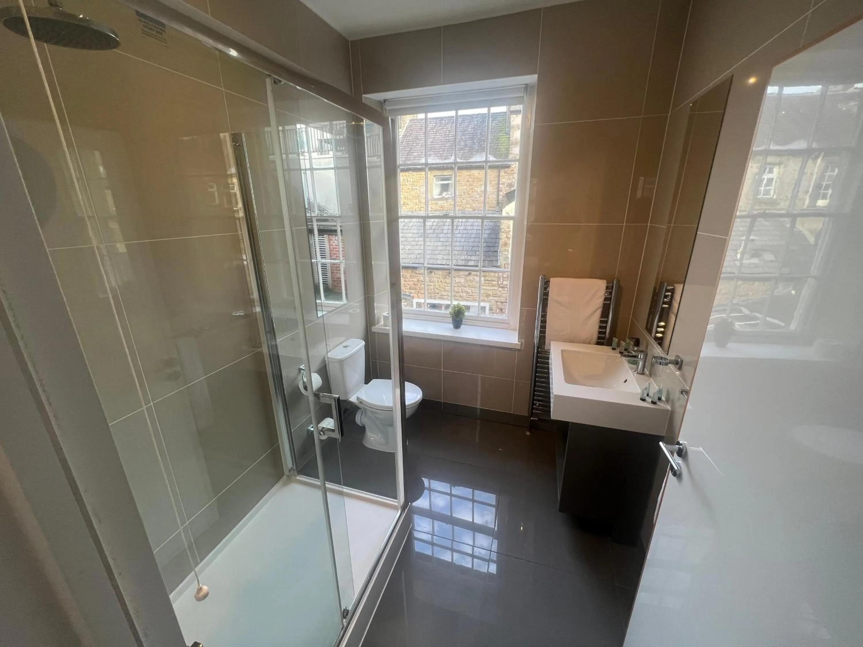 Shower in Sun Street Aparthotel