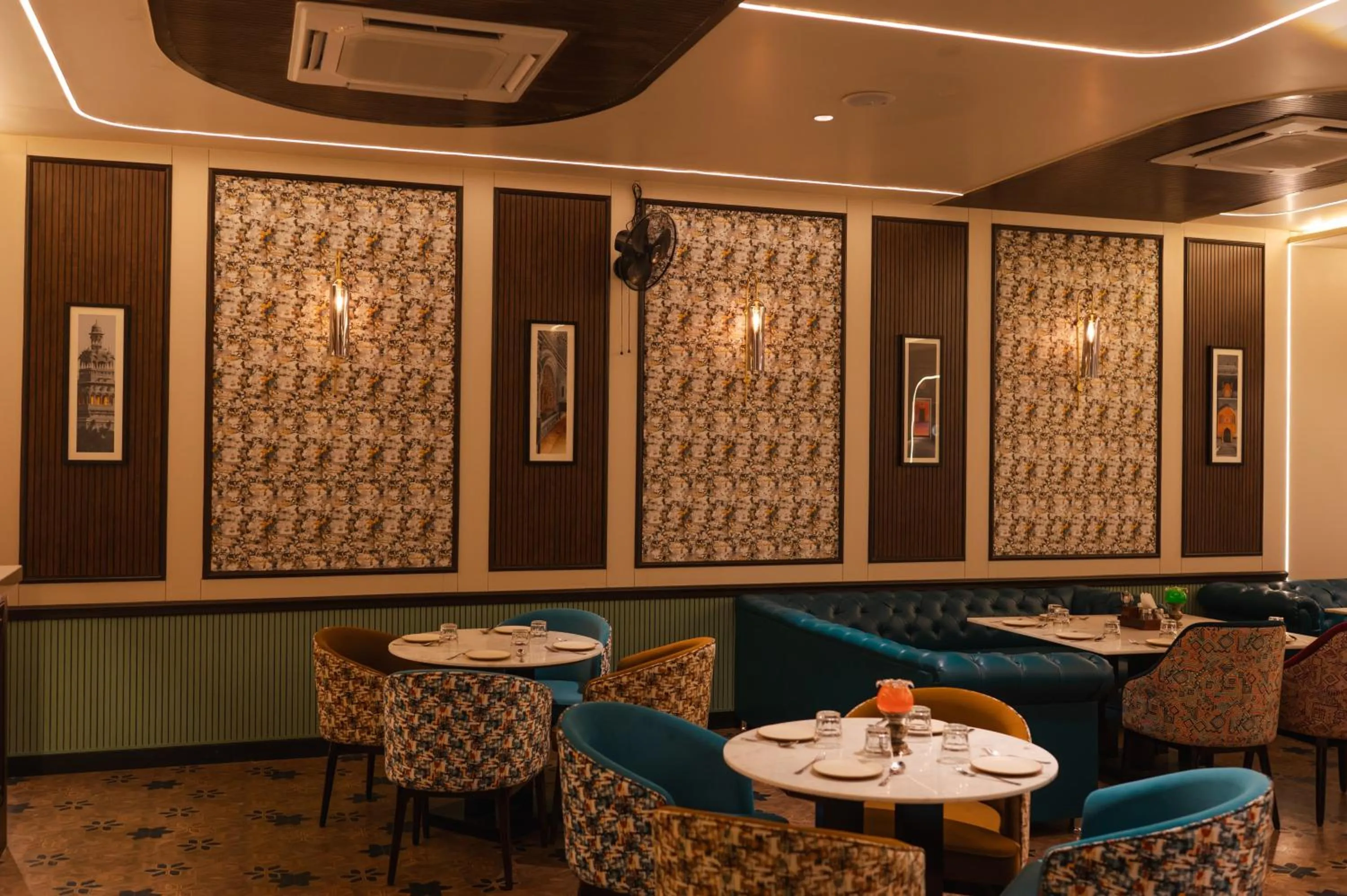 Restaurant/places to eat in Hotel Prime Safari