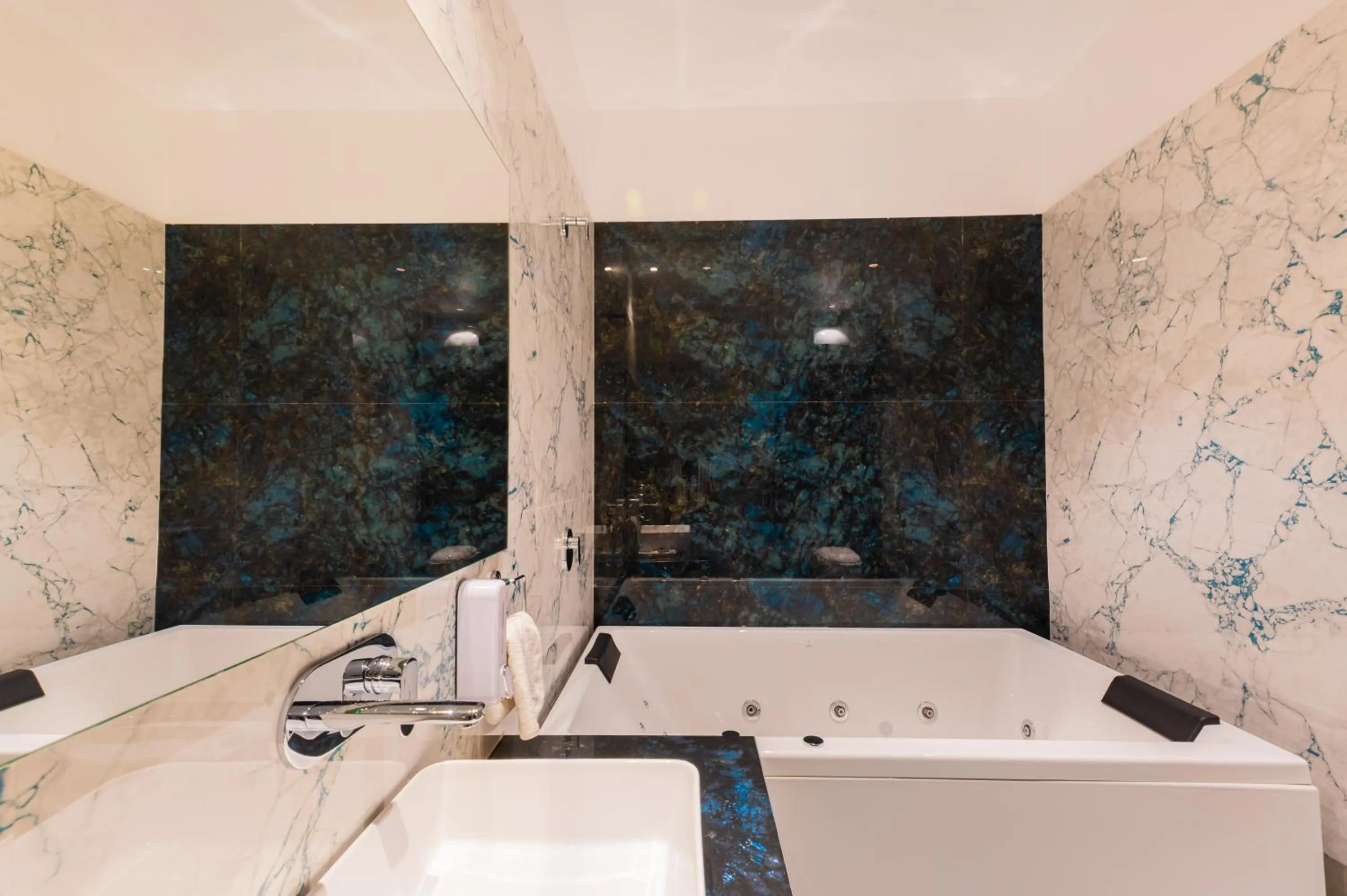 Bath in Hotel Prime Safari