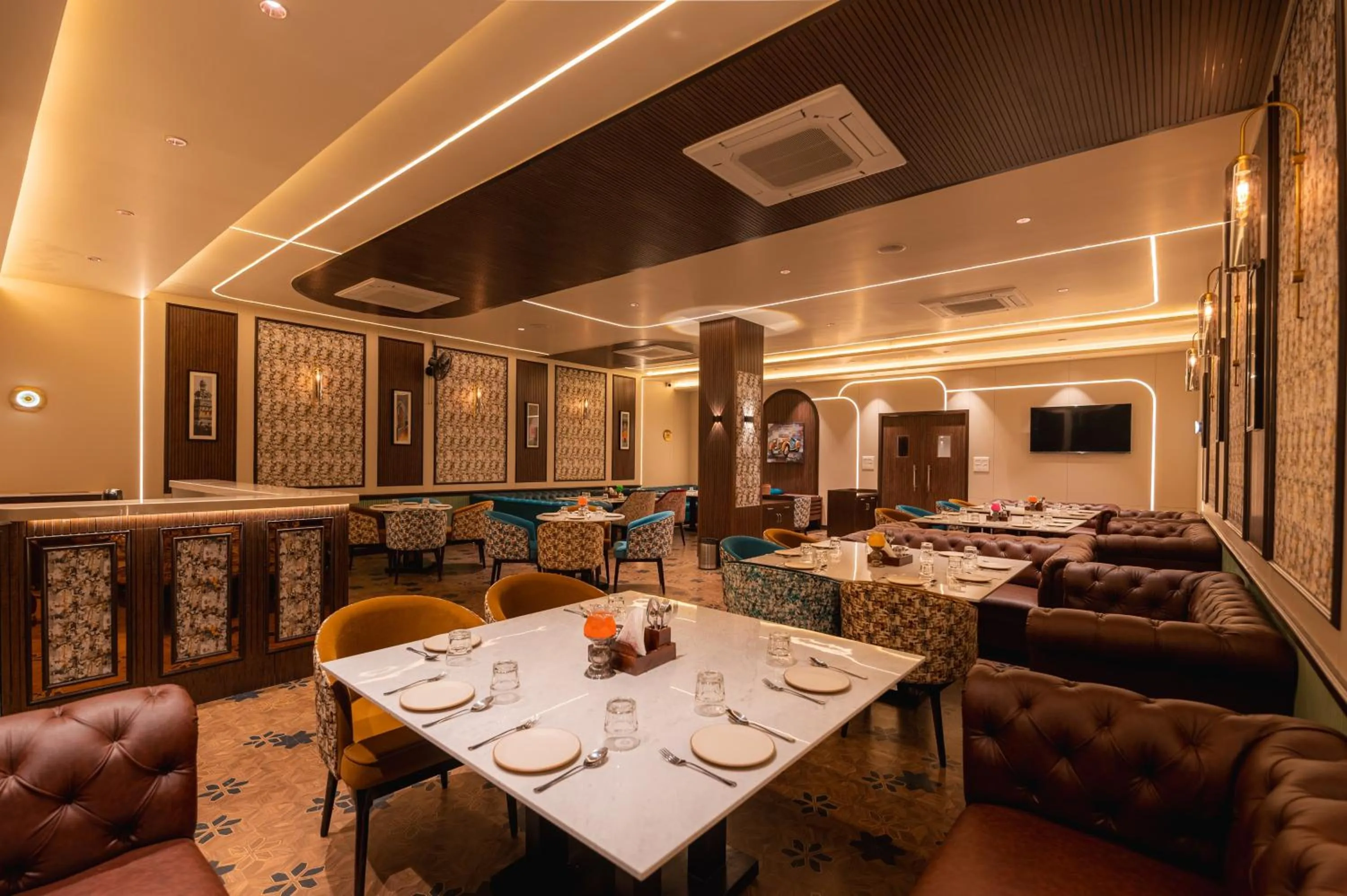 Restaurant/places to eat in Hotel Prime Safari