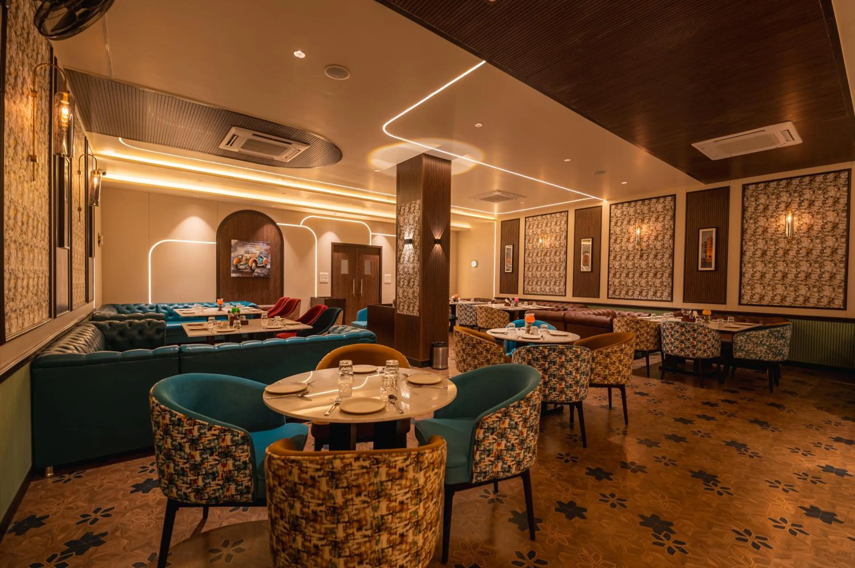 Restaurant/places to eat in Hotel Prime Safari