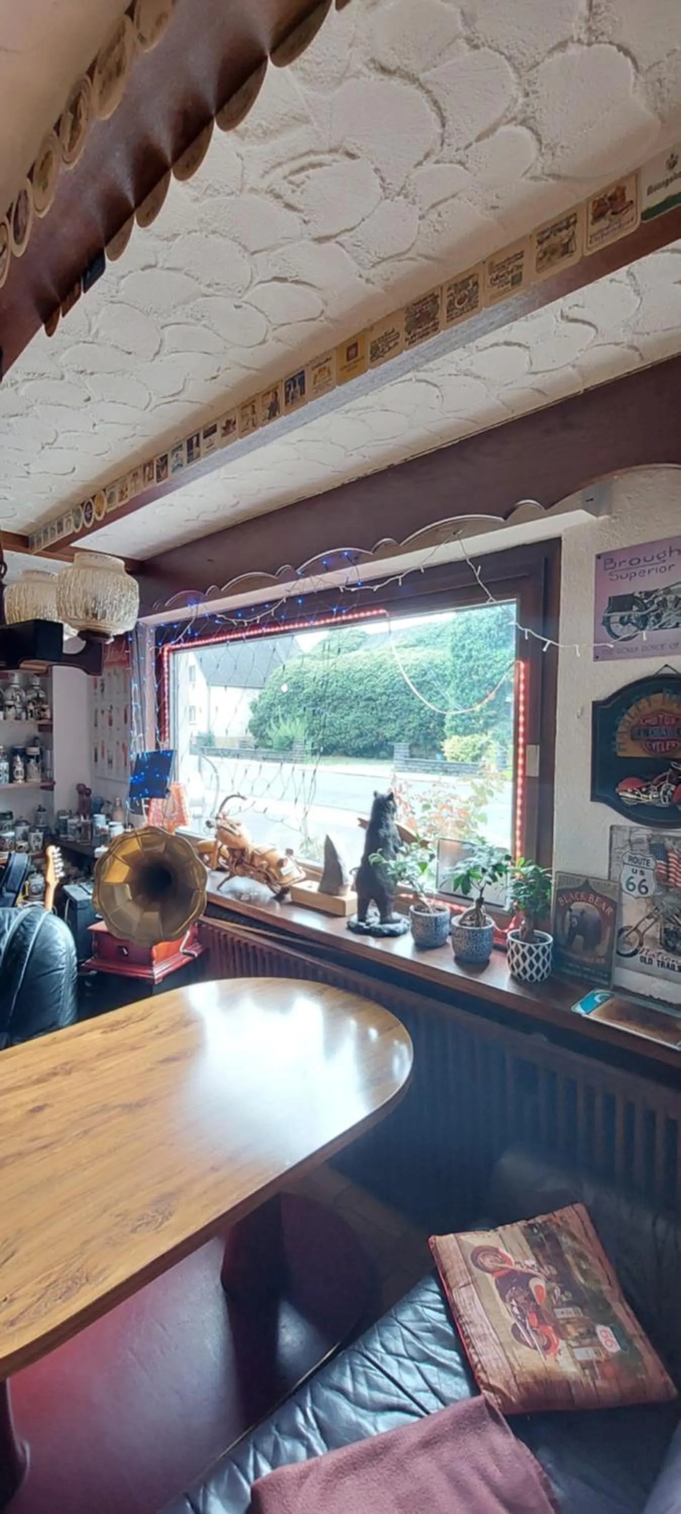 Black Bear Bikers Pub-Hotel