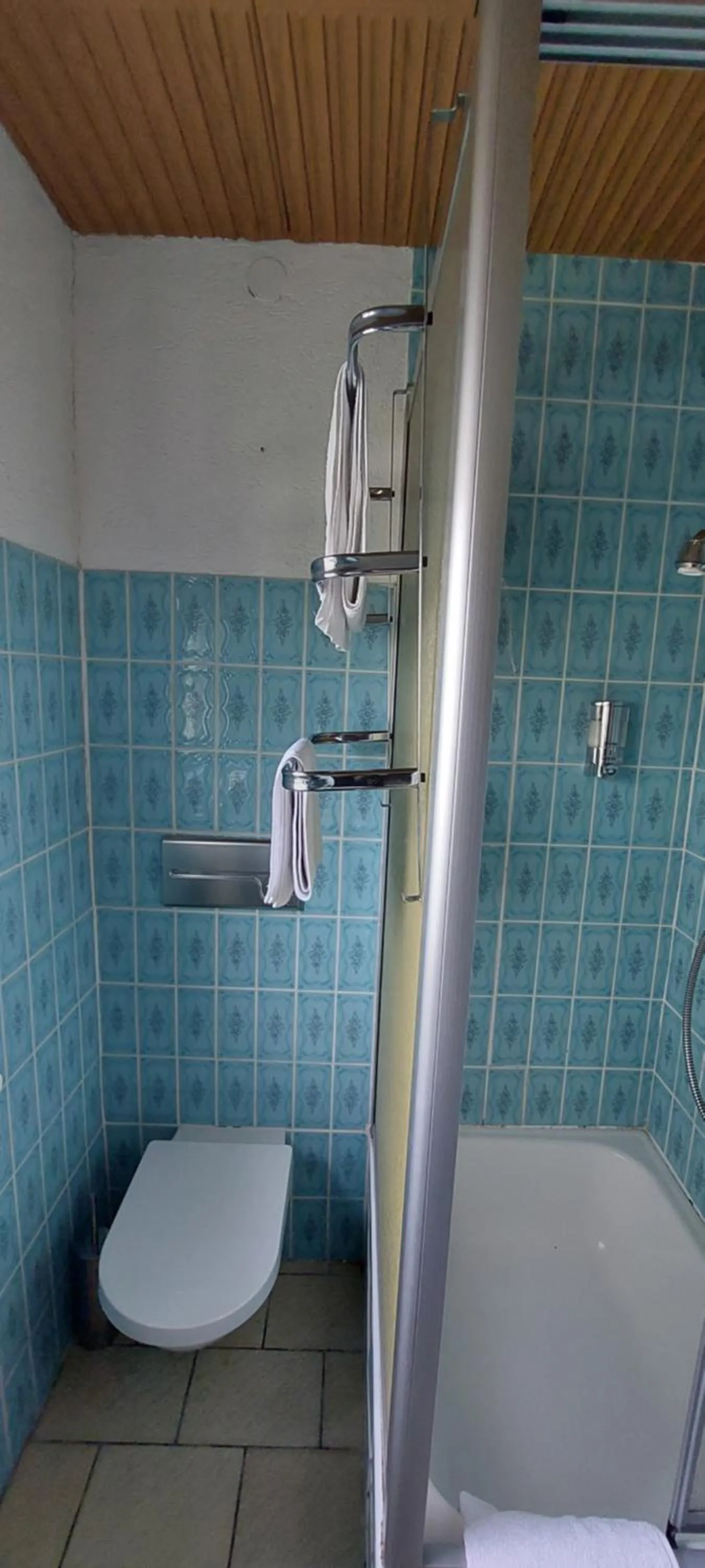 Black Bear Bikers Pub-Hotel