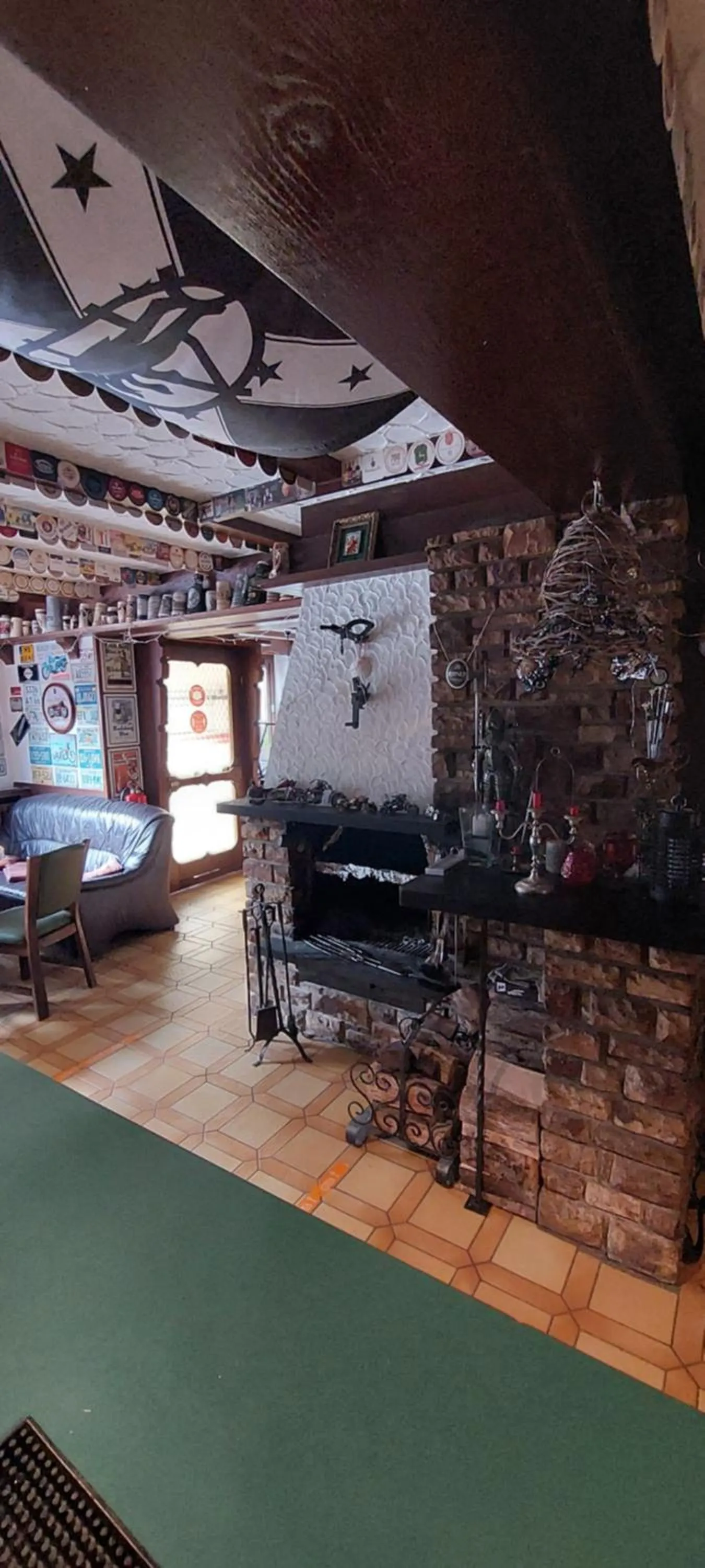 Black Bear Bikers Pub-Hotel